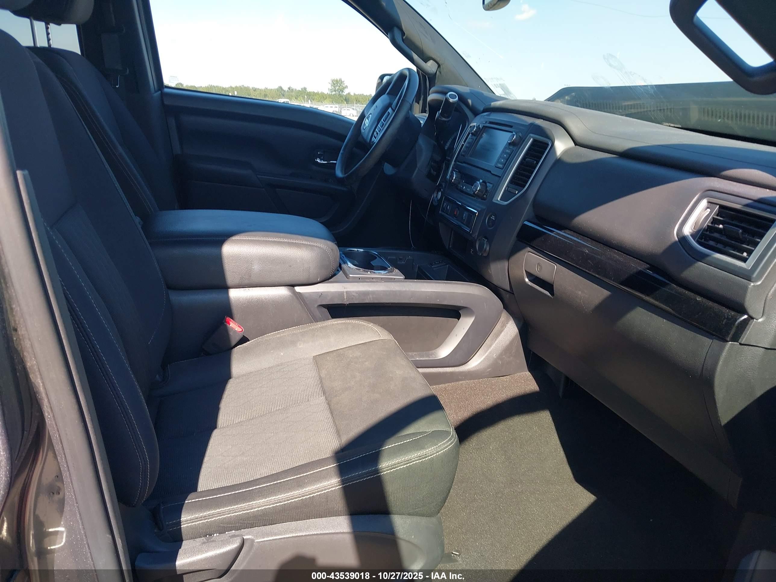 NISSAN TITAN image 5