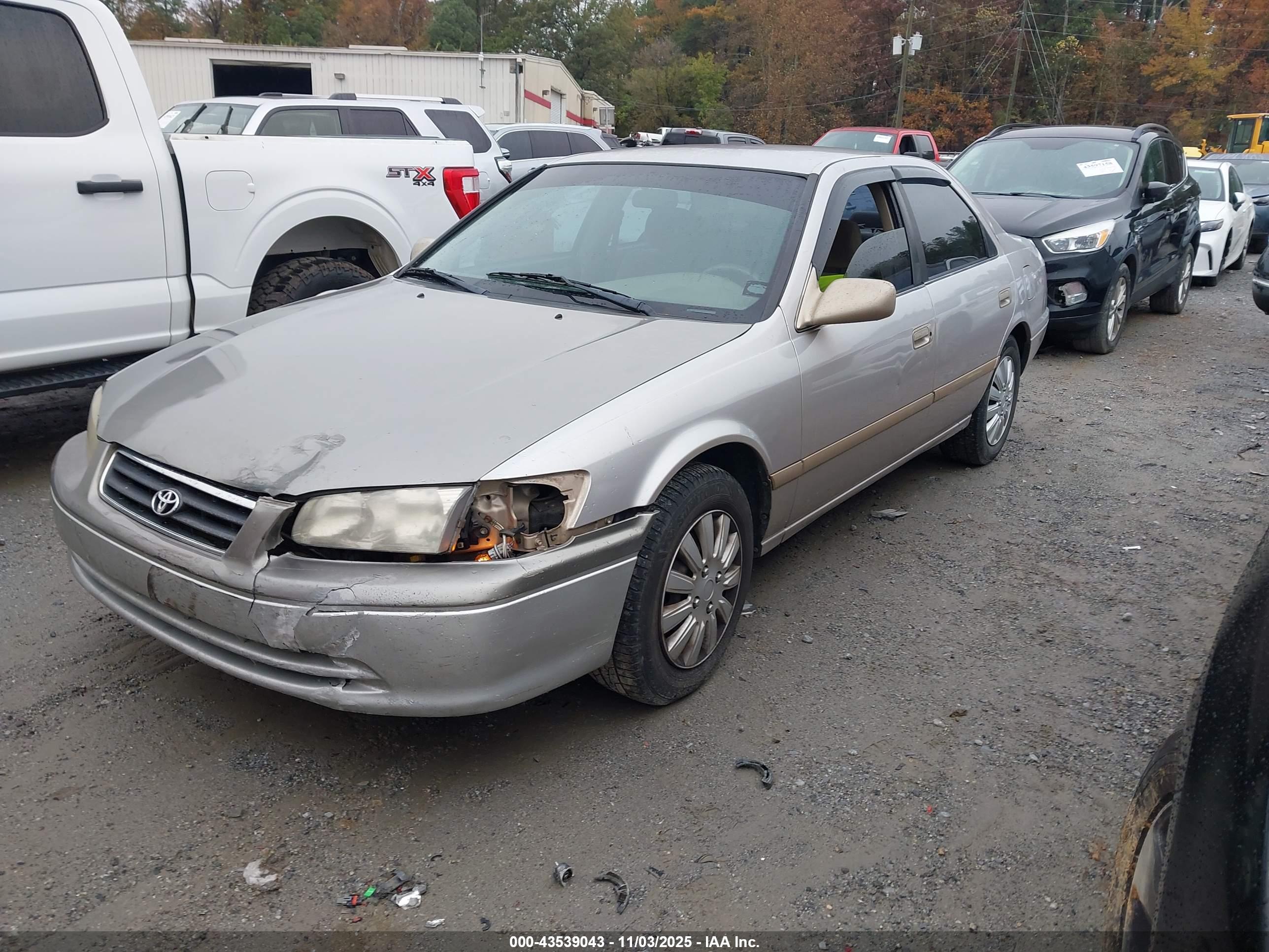 TOYOTA CAMRY image 2
