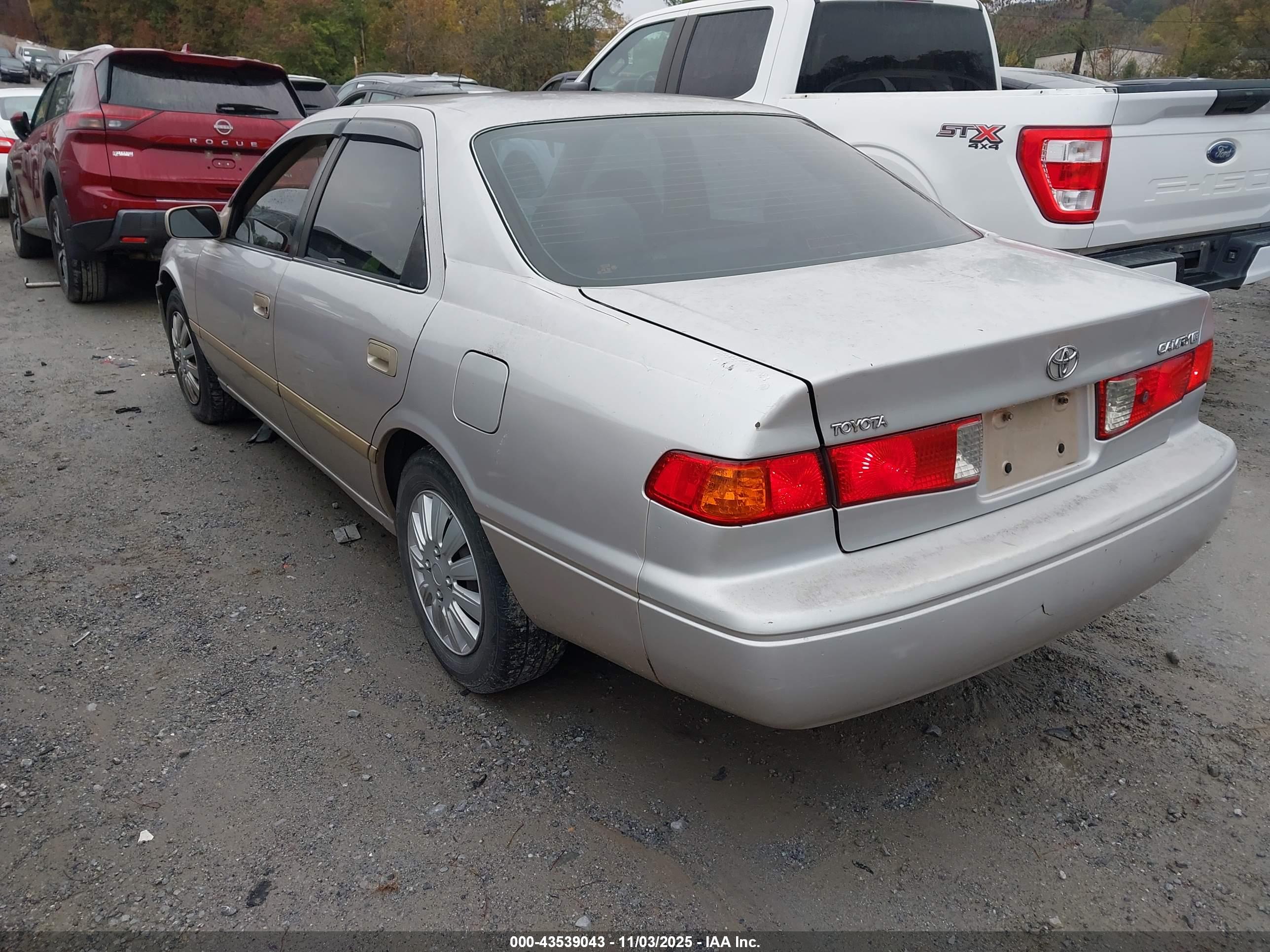 TOYOTA CAMRY image 3