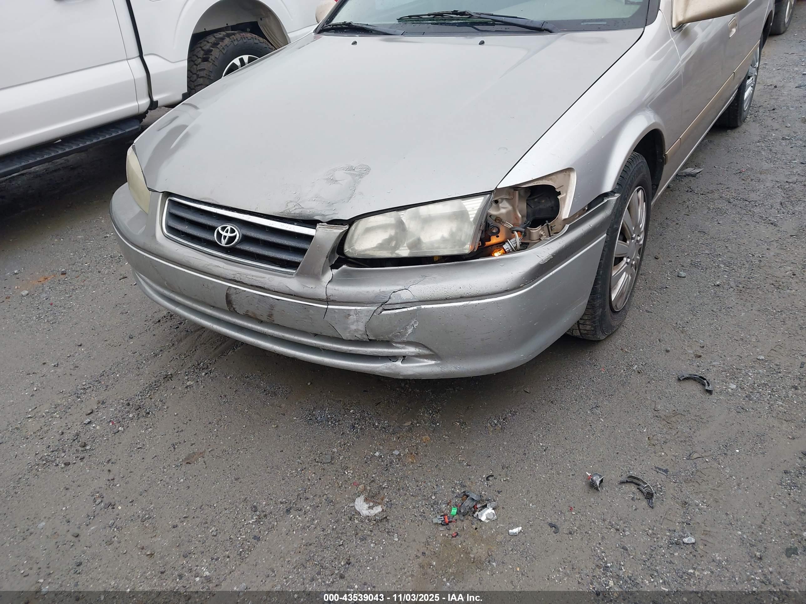 TOYOTA CAMRY image 6