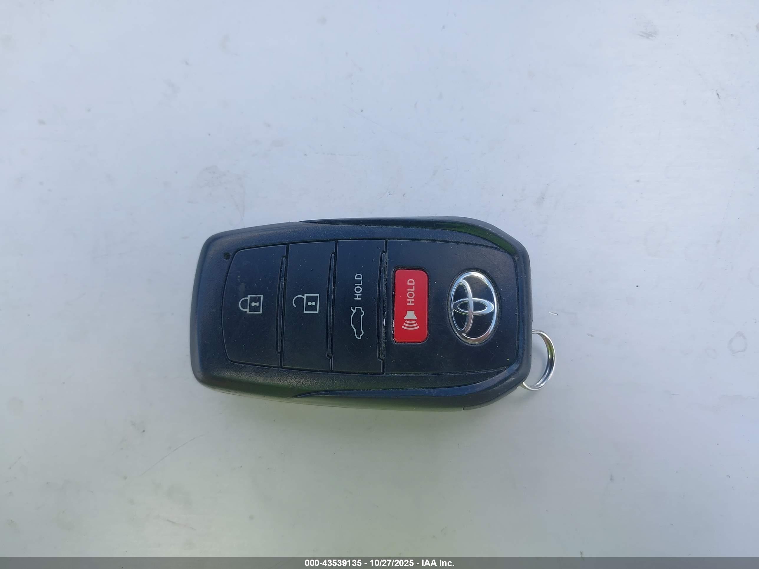 TOYOTA CAMRY image 11
