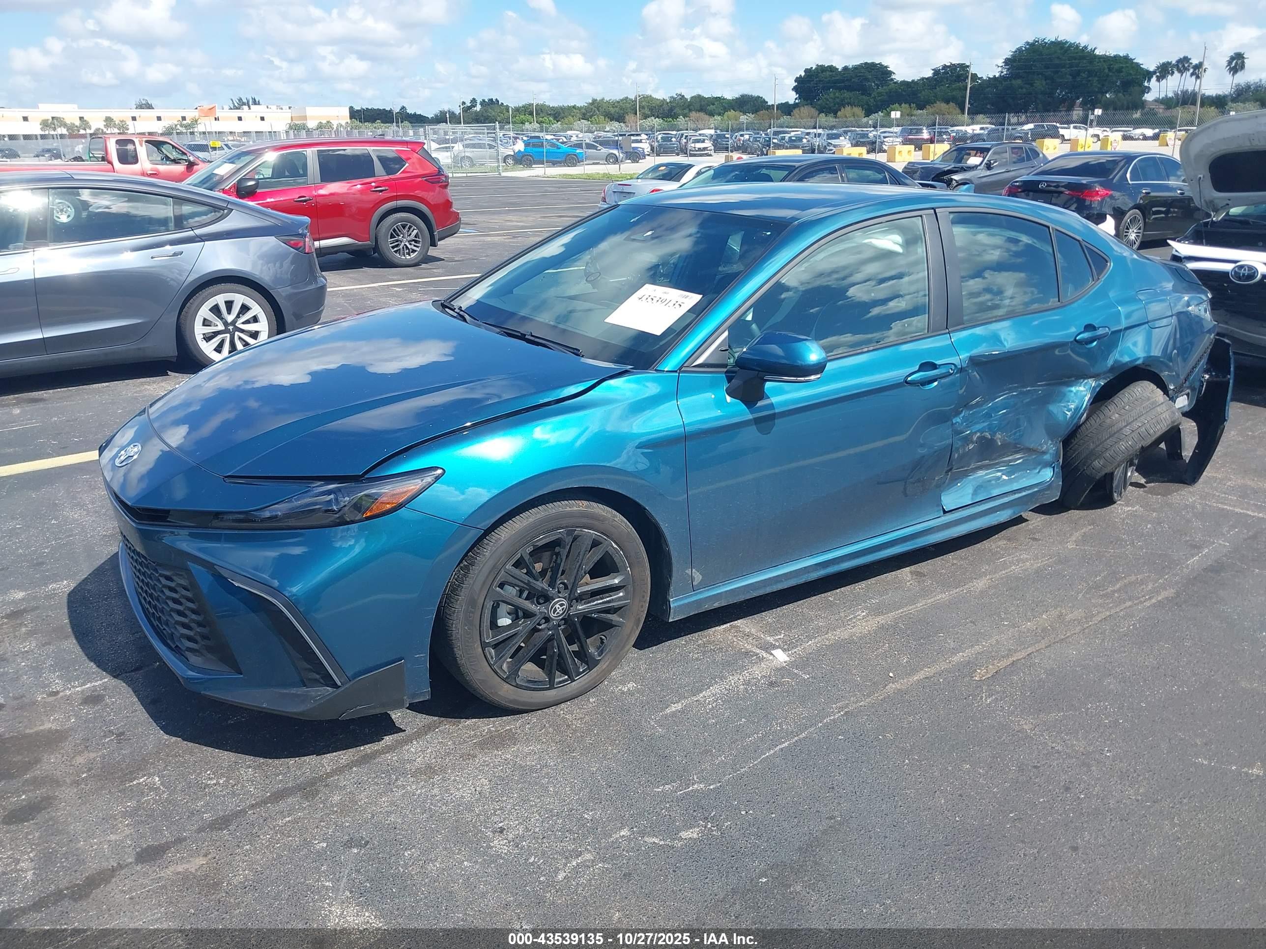 TOYOTA CAMRY image 2