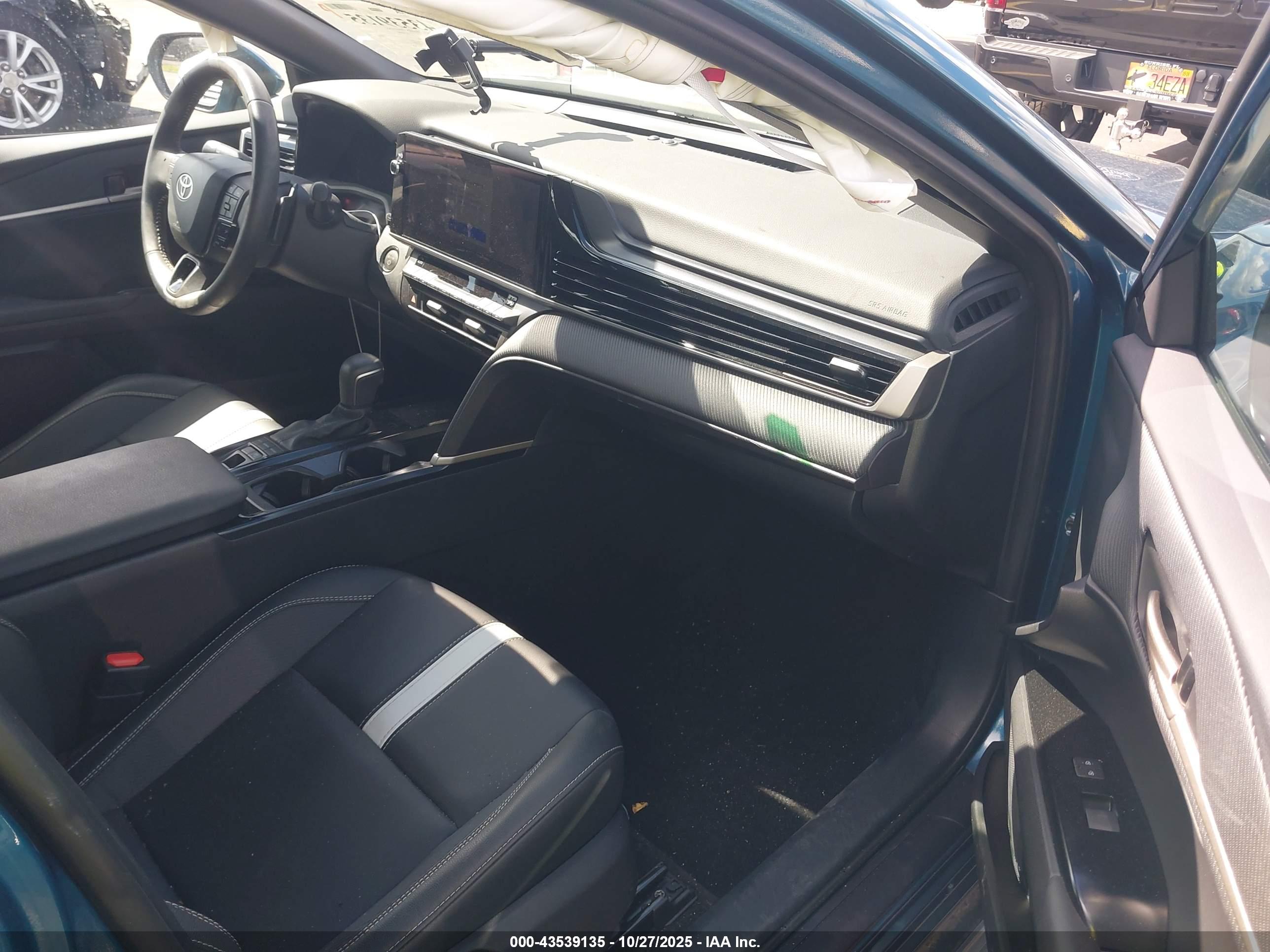 TOYOTA CAMRY image 5