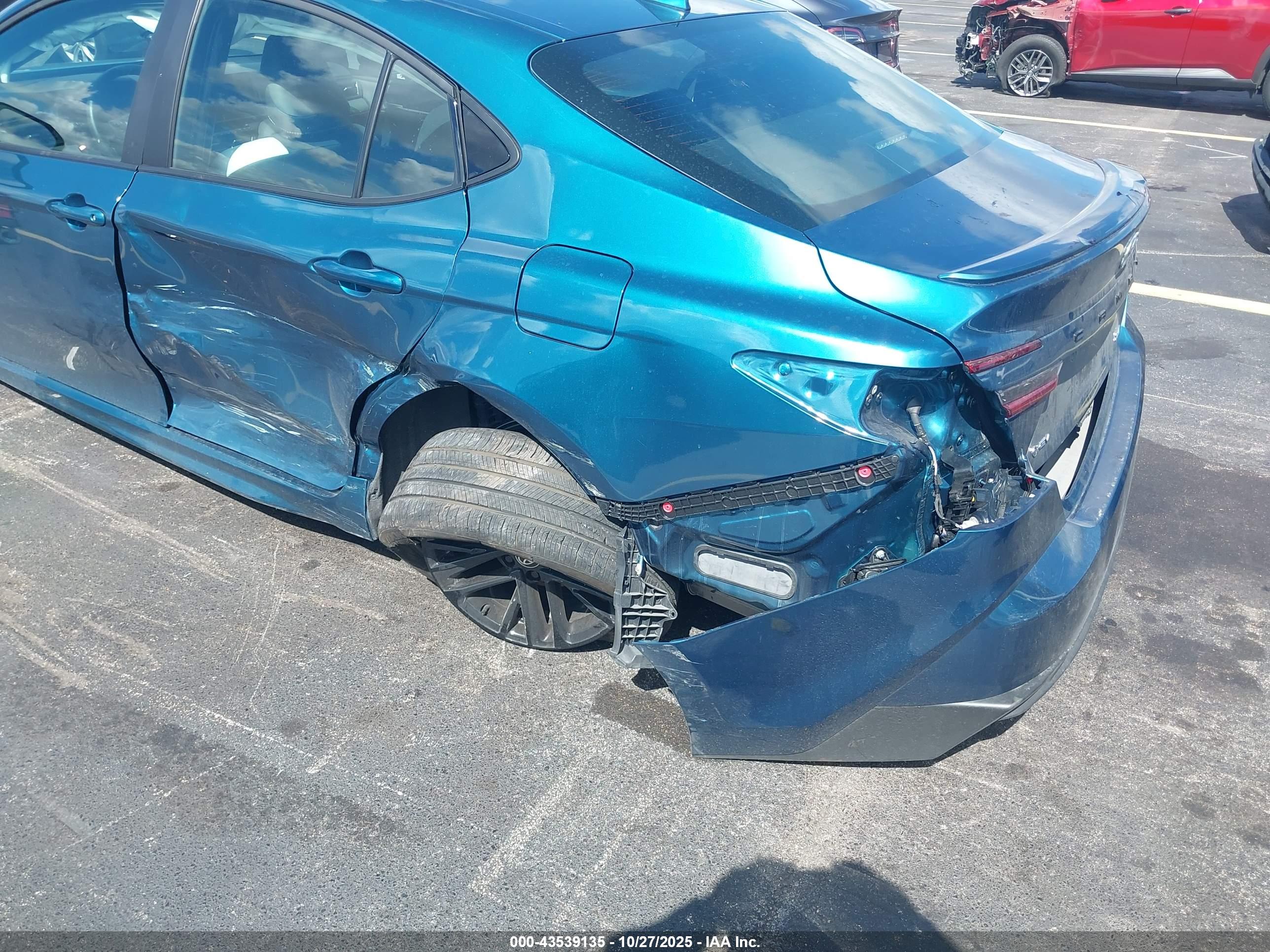 TOYOTA CAMRY image 6
