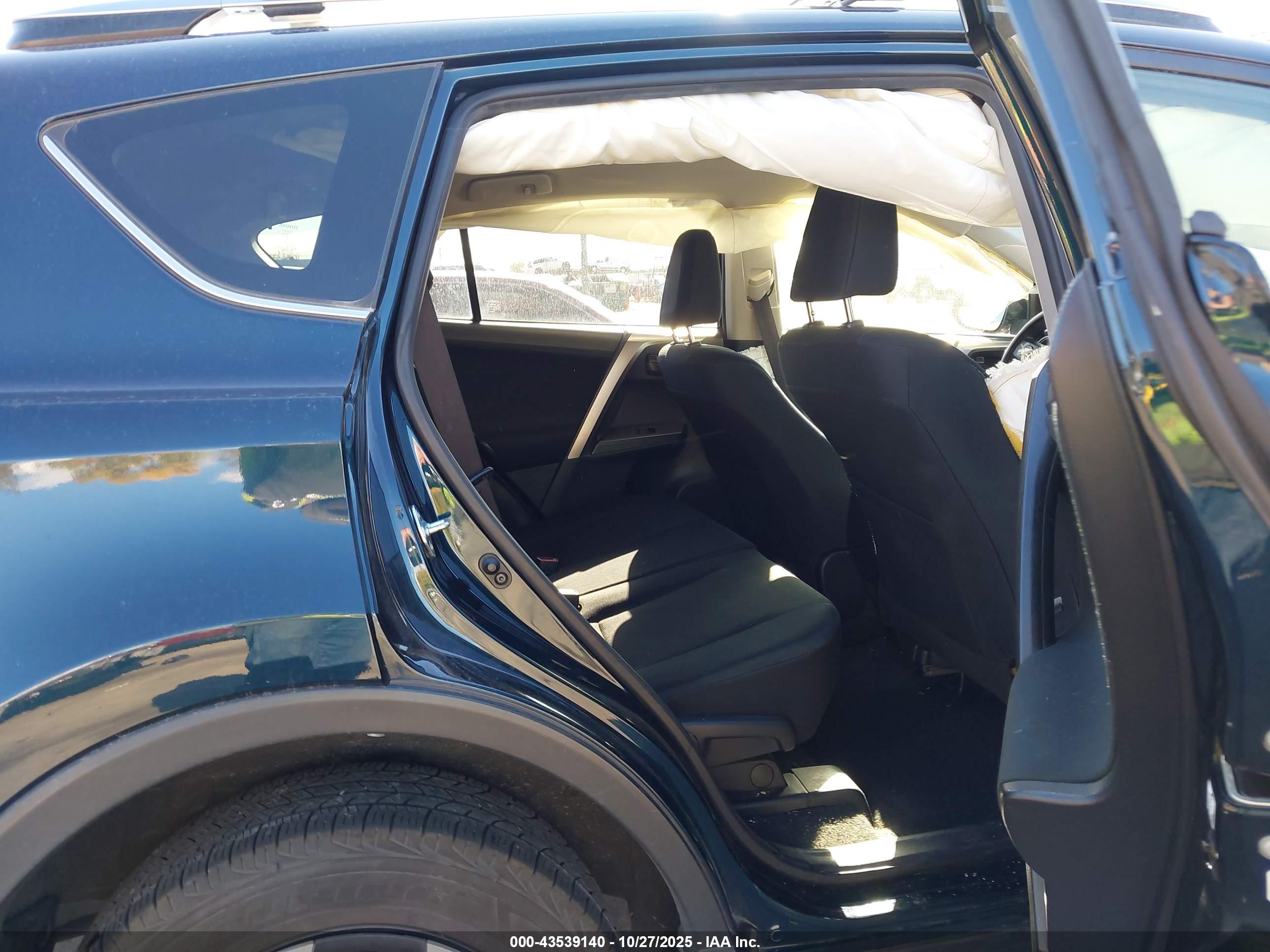 TOYOTA RAV4 image 8