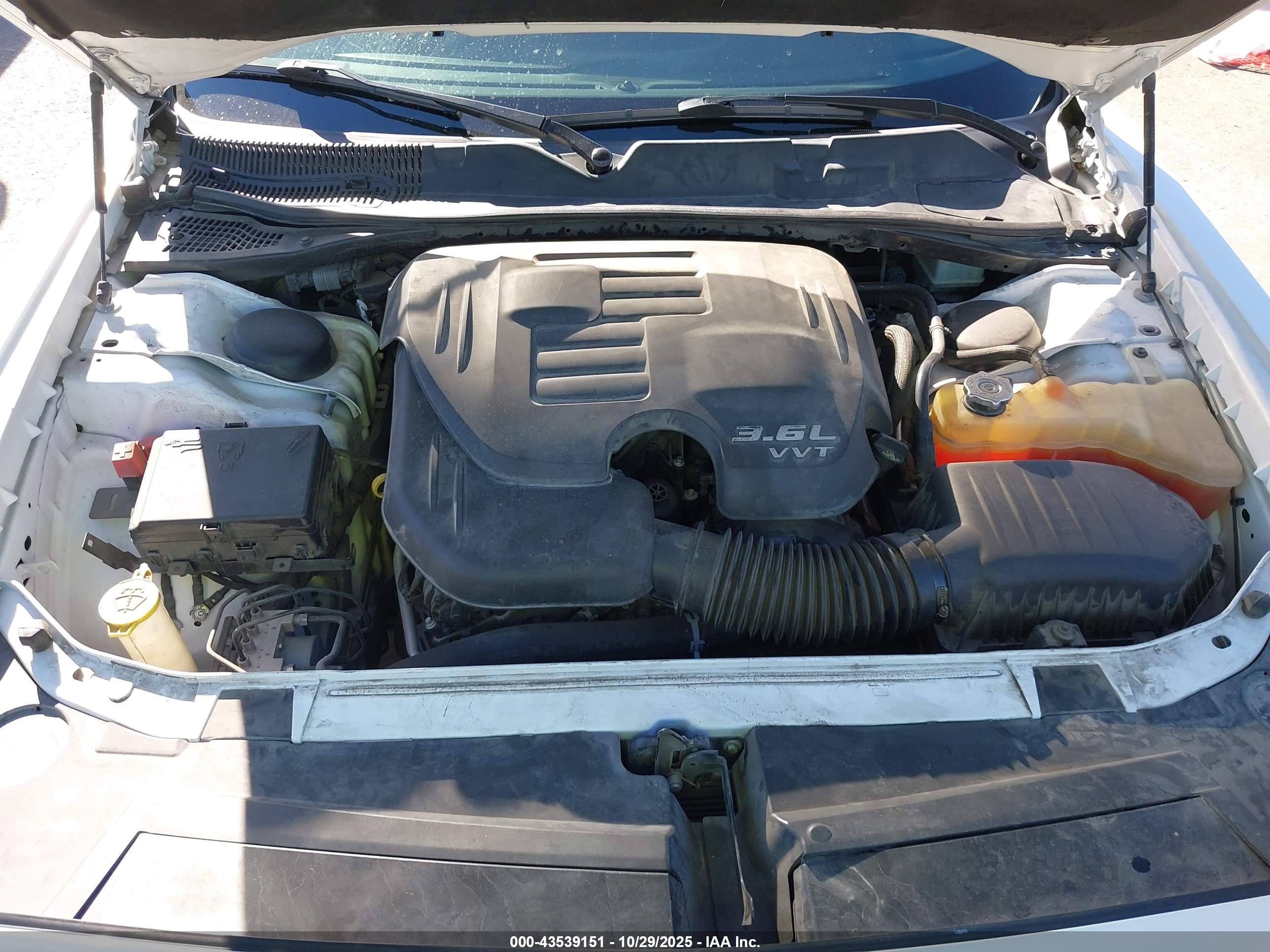 DODGE CHALLENGER image 10