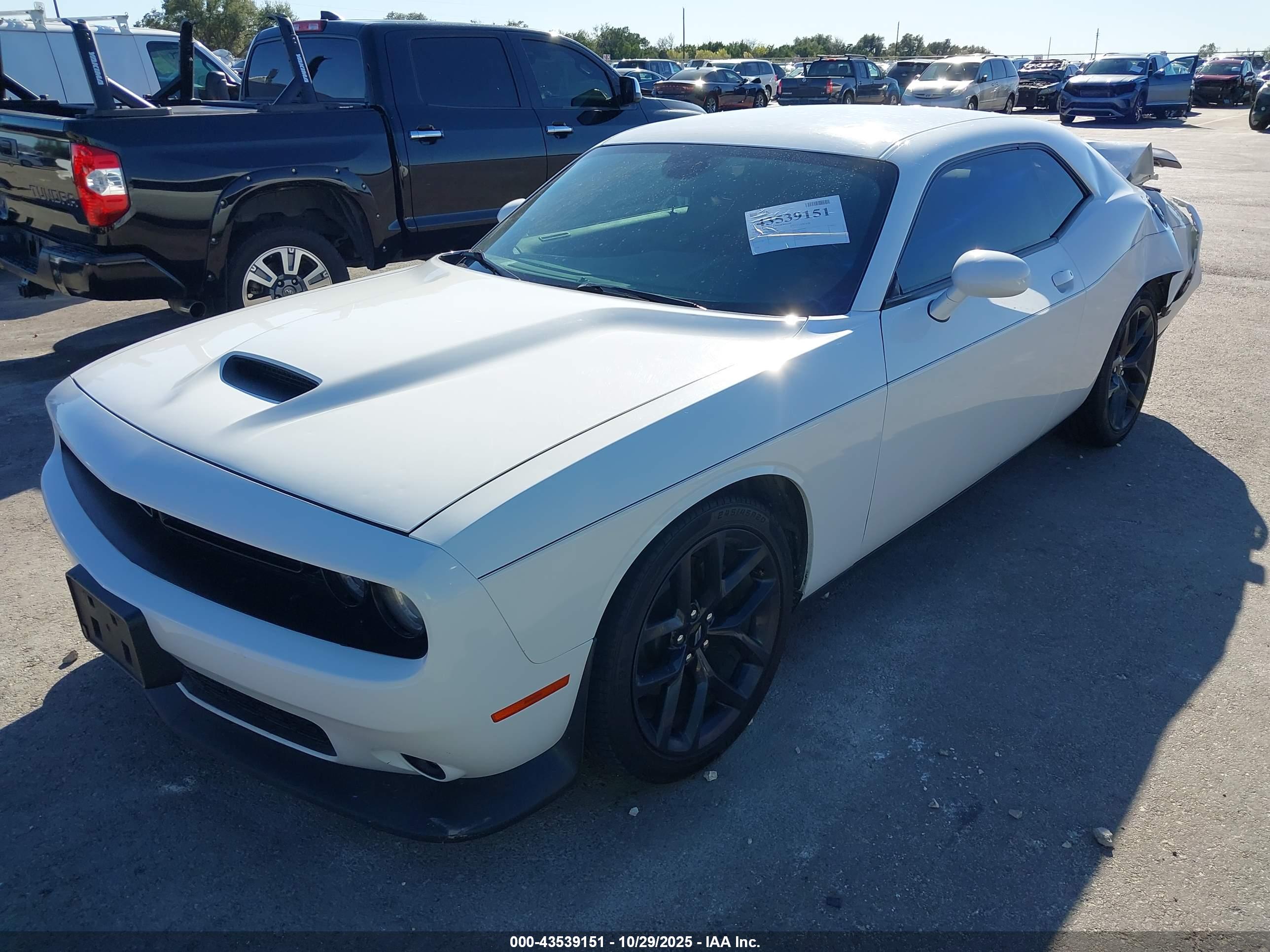 DODGE CHALLENGER image 2
