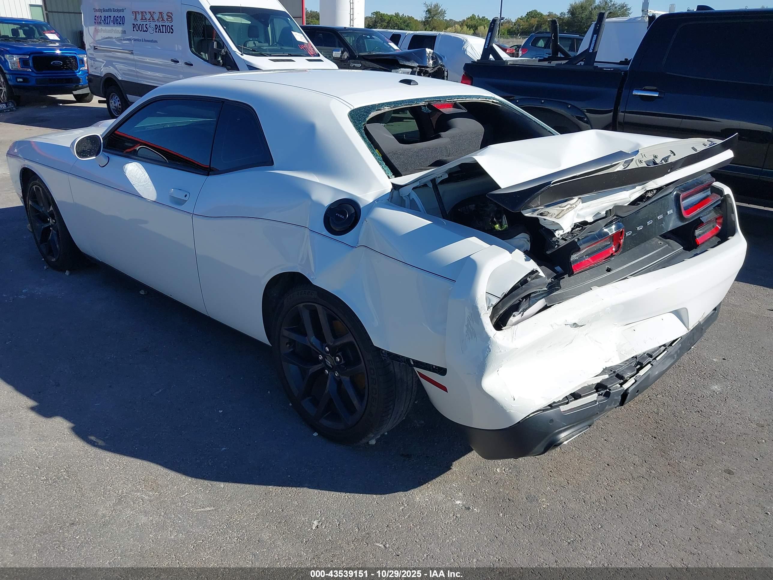 DODGE CHALLENGER image 3