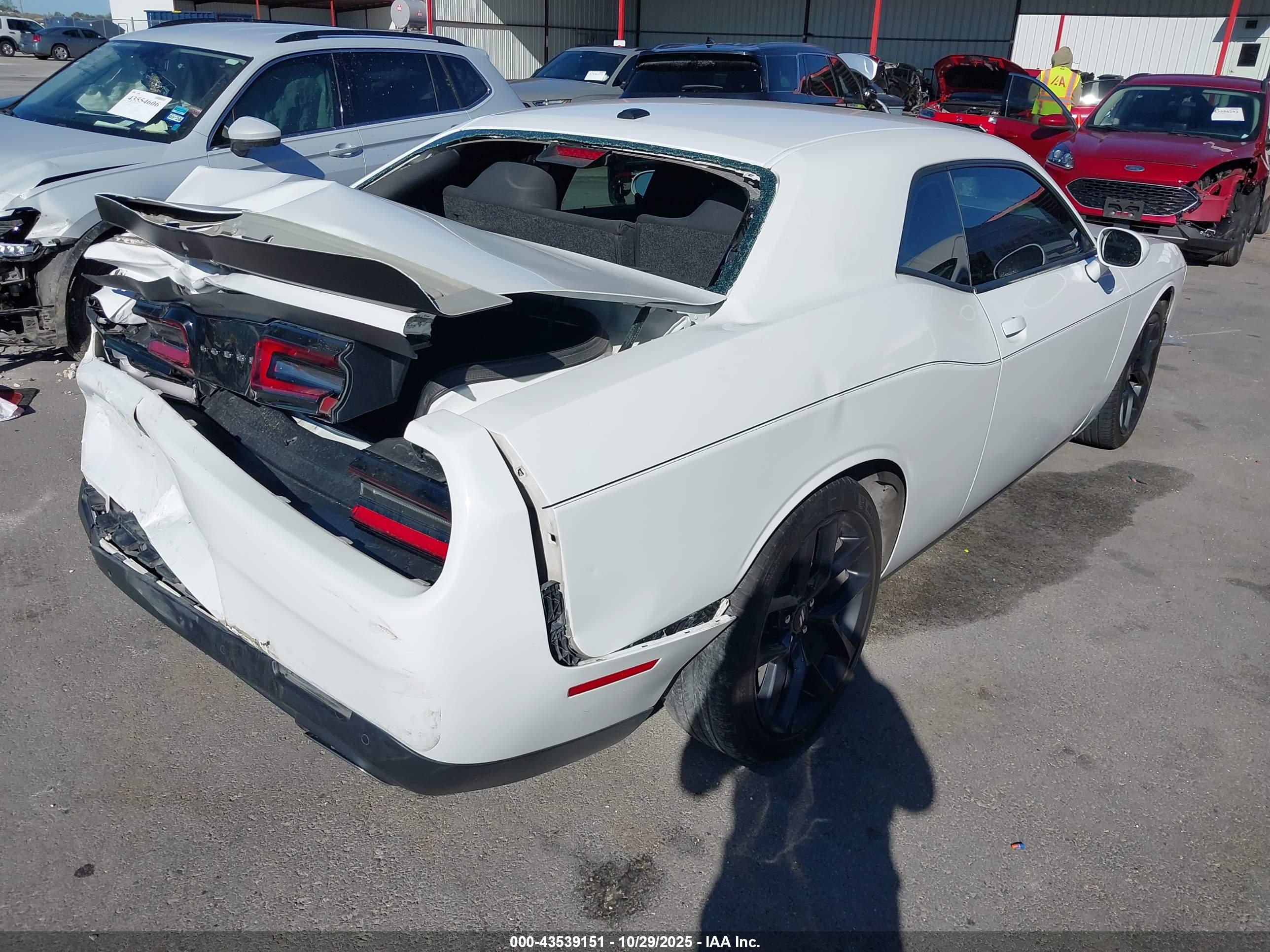 DODGE CHALLENGER image 4
