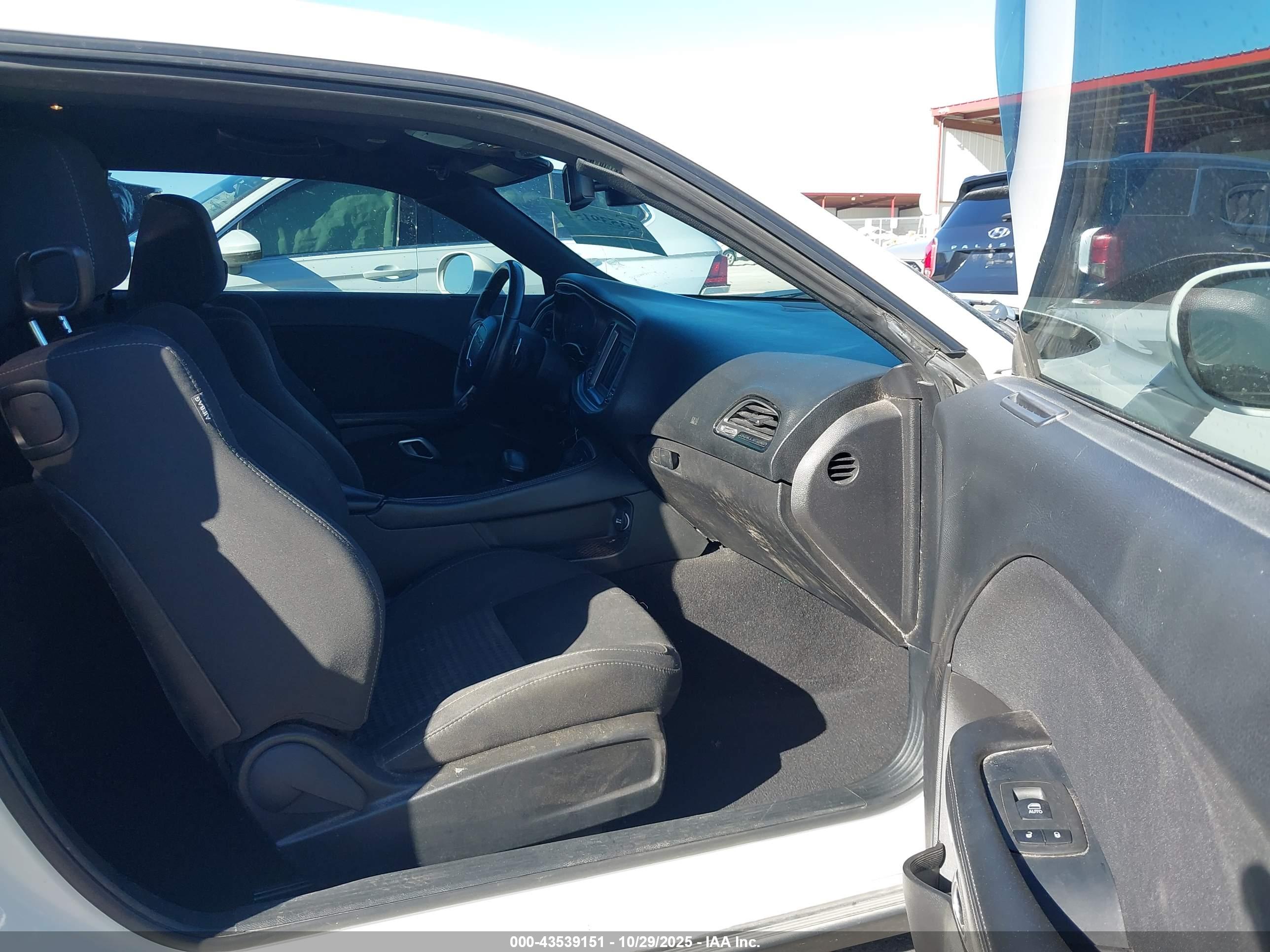 DODGE CHALLENGER image 5