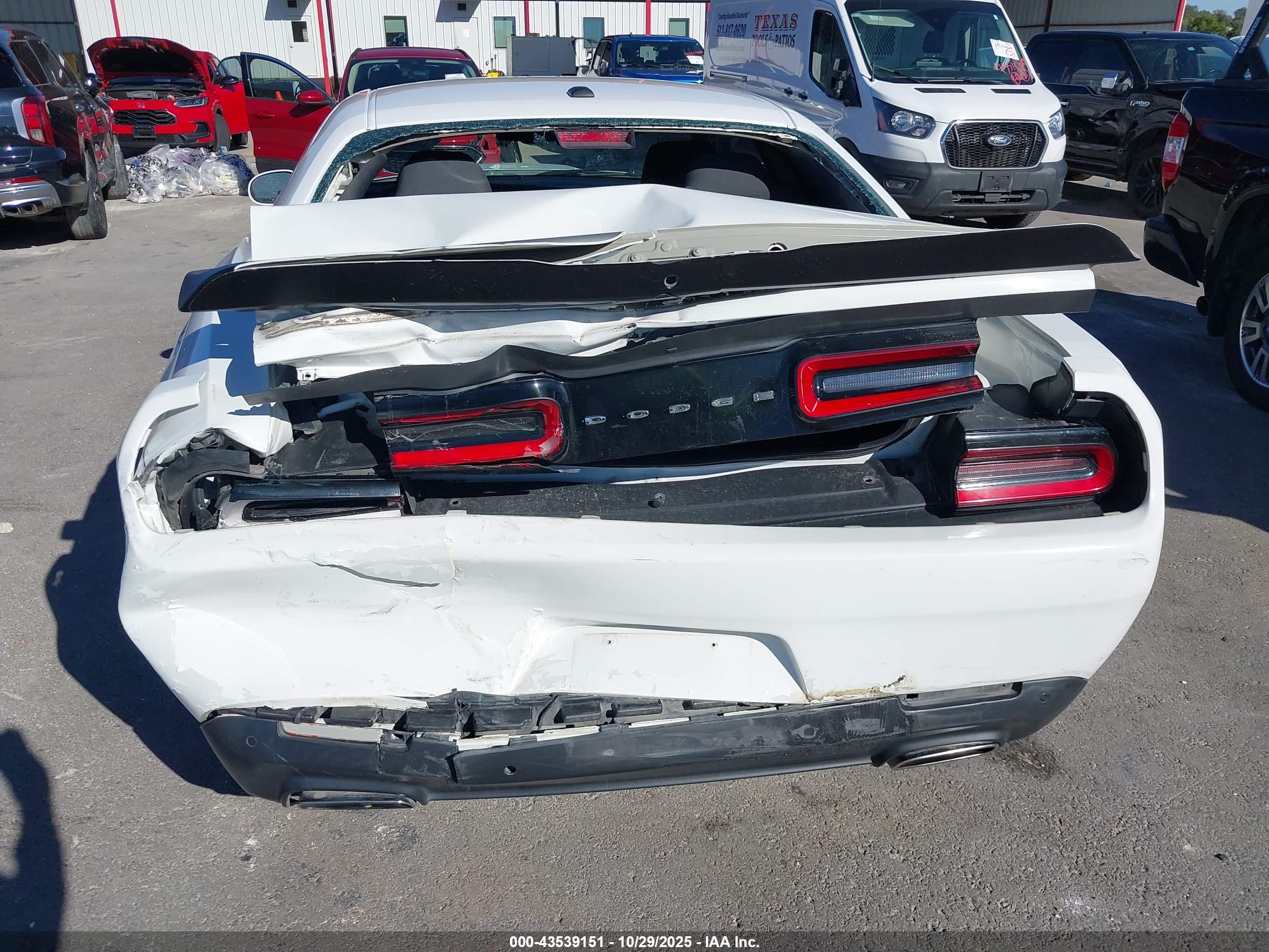 DODGE CHALLENGER image 6