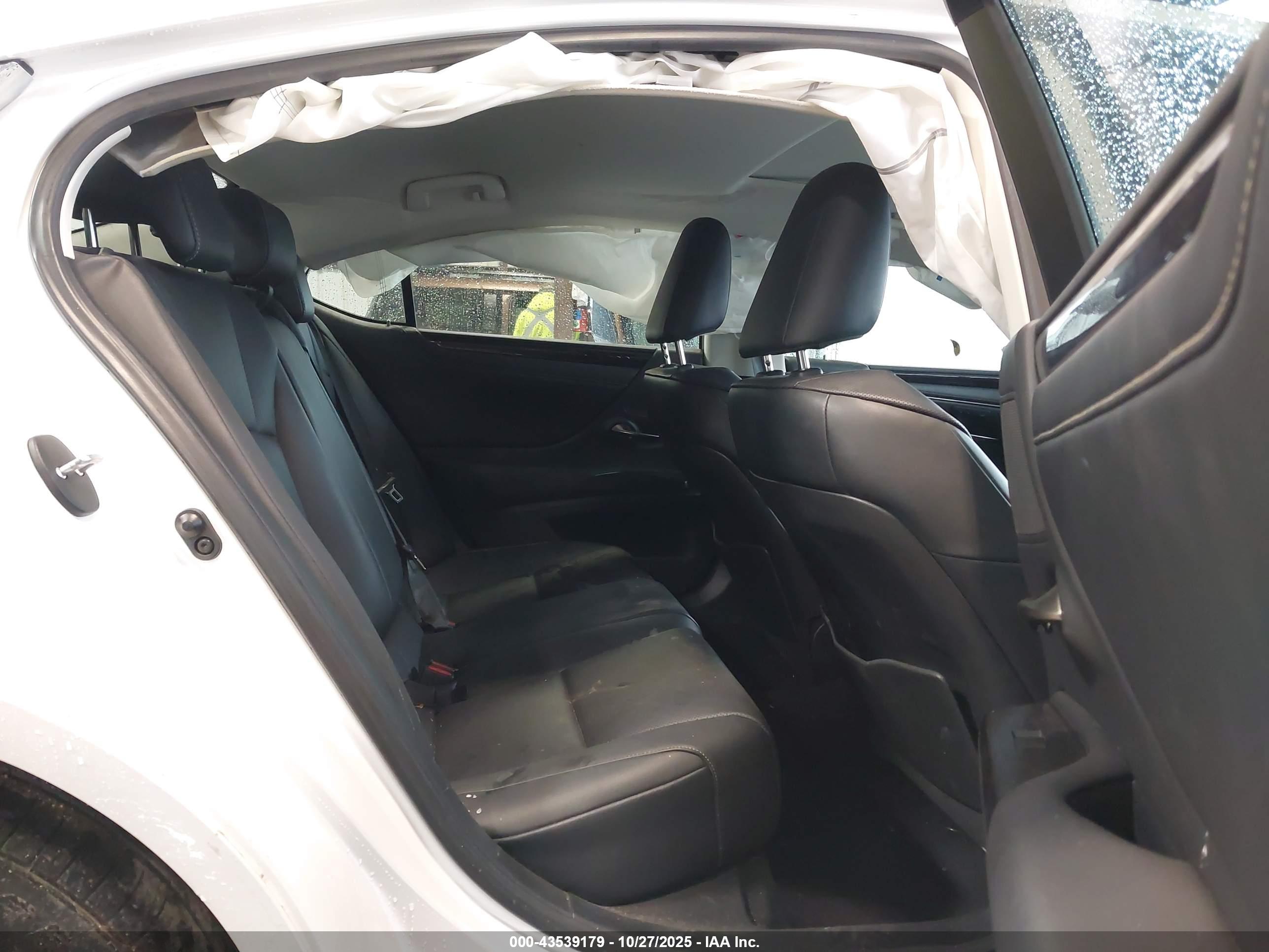 LEXUS ES image 8