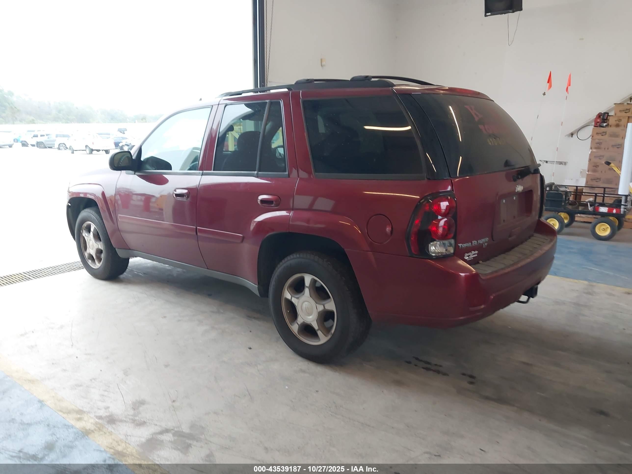 CHEVROLET TRAILBLAZER image 3