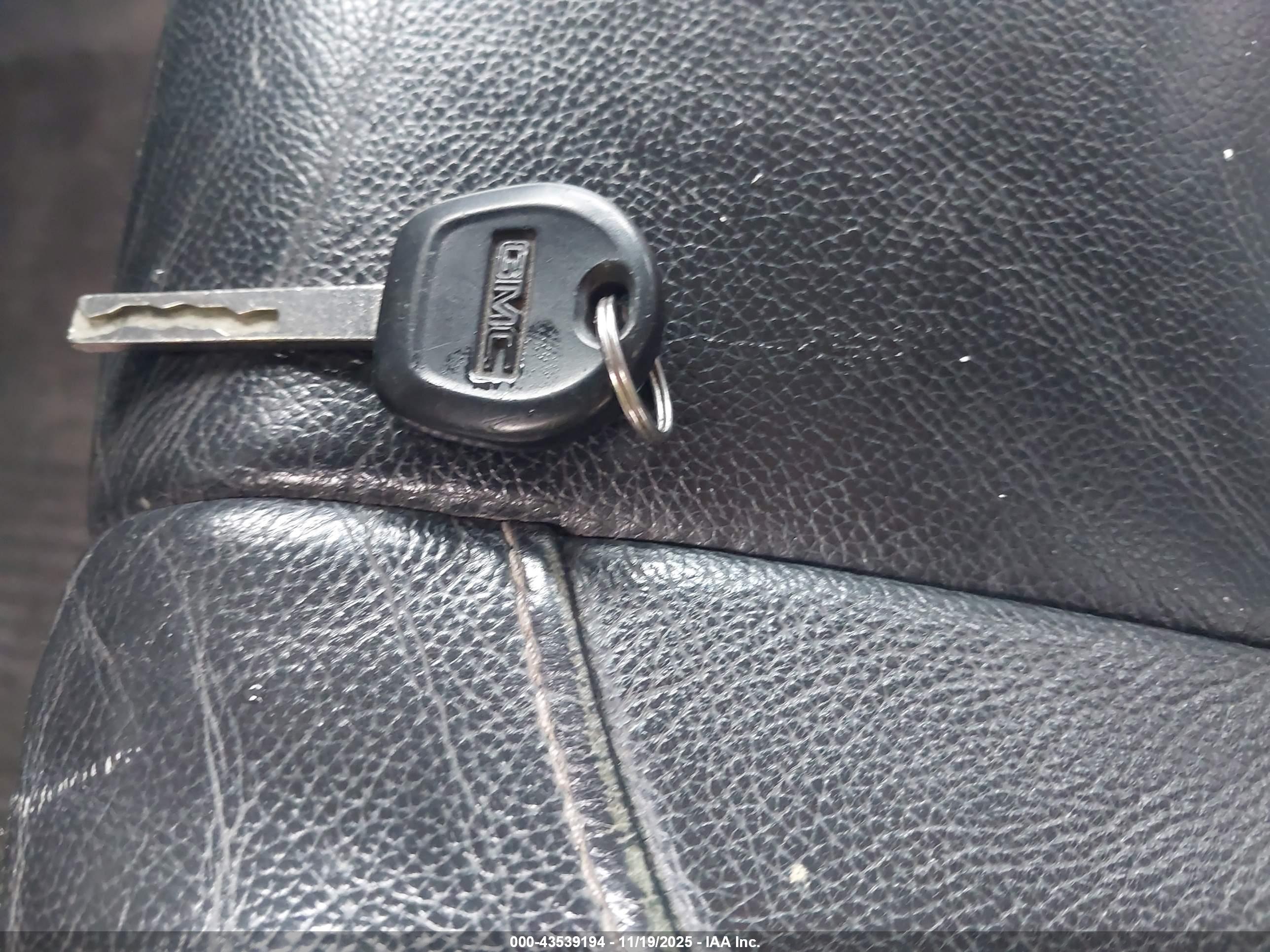 GMC SIERRA image 11