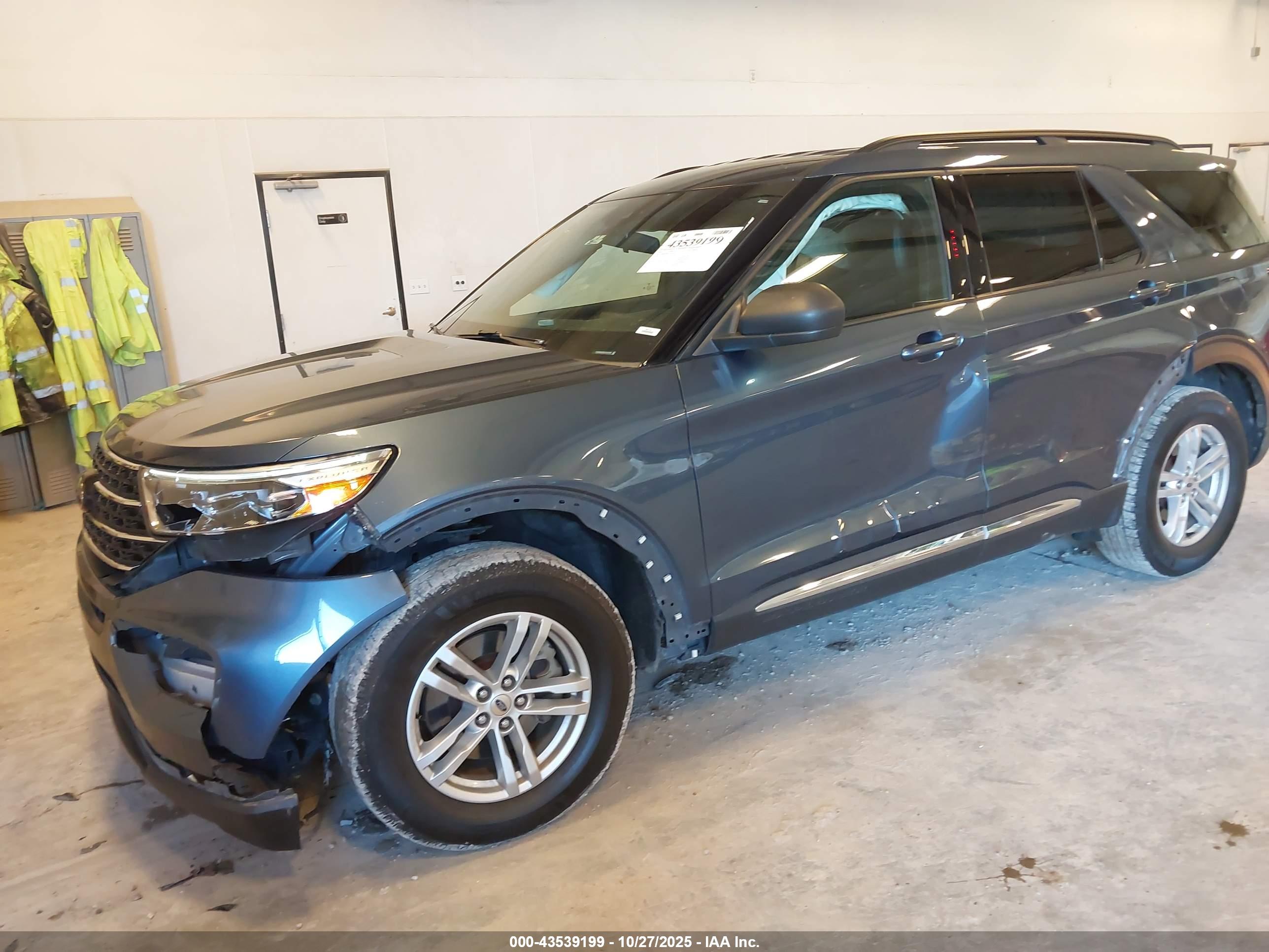 FORD EXPLORER image 2