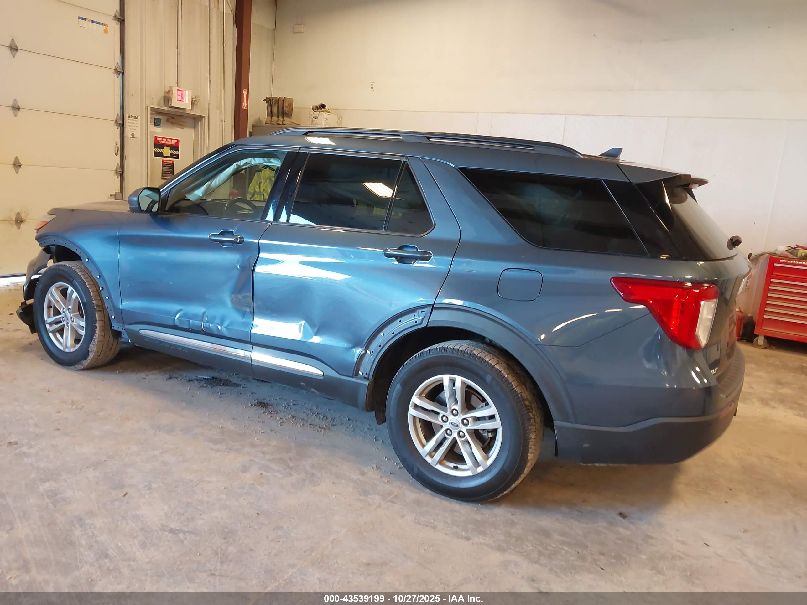 FORD EXPLORER image 3