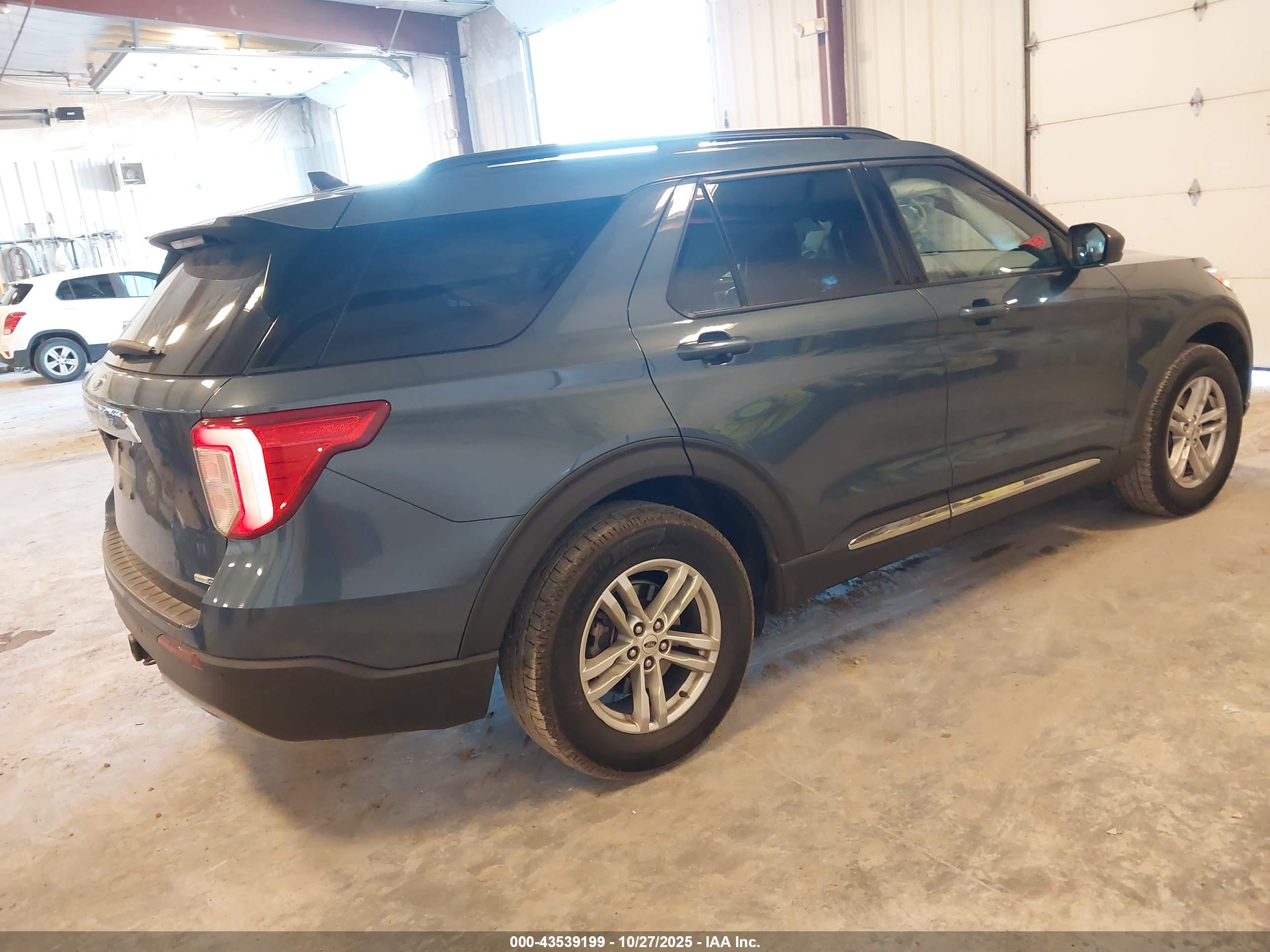 FORD EXPLORER image 4