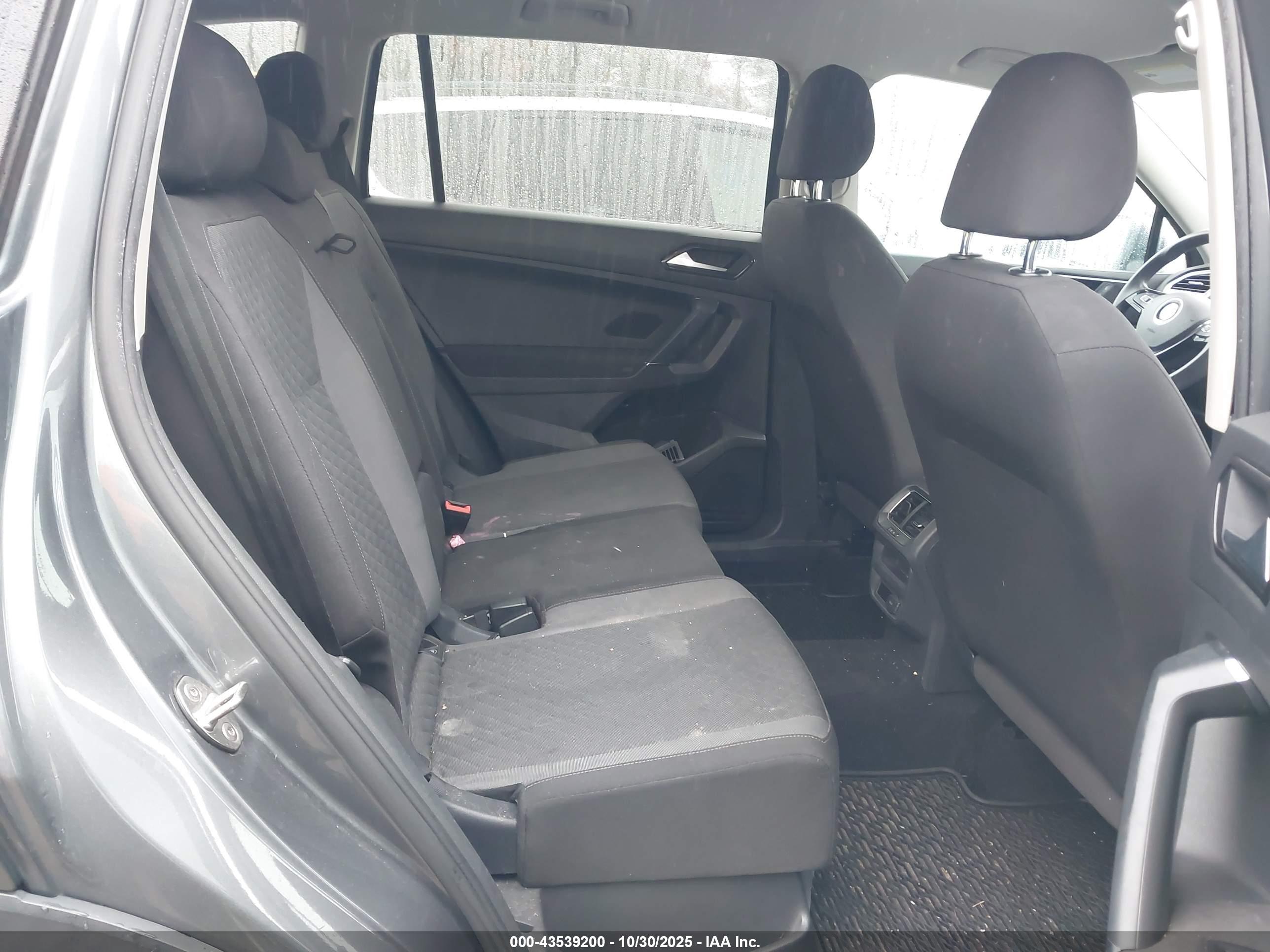 VOLKSWAGEN TIGUAN image 8