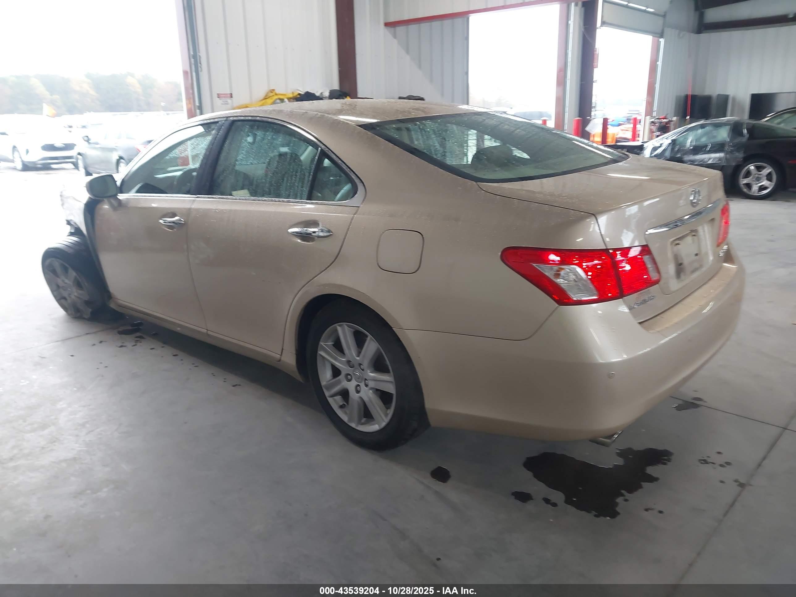 LEXUS ES image 3
