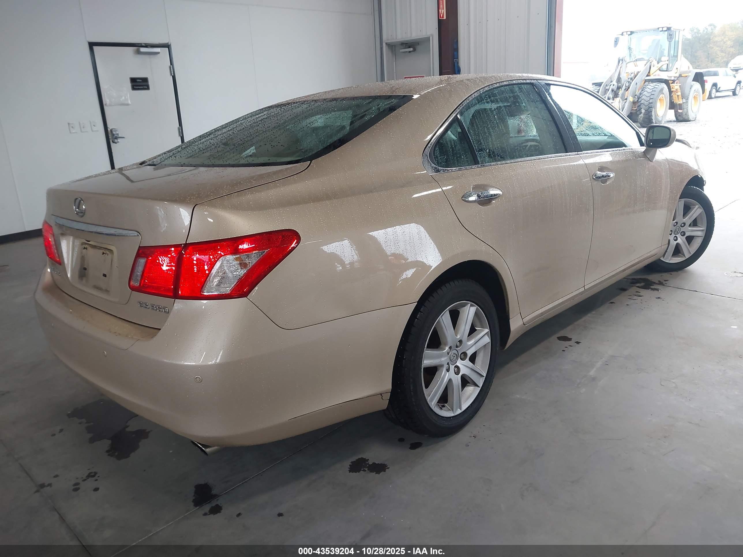 LEXUS ES image 4