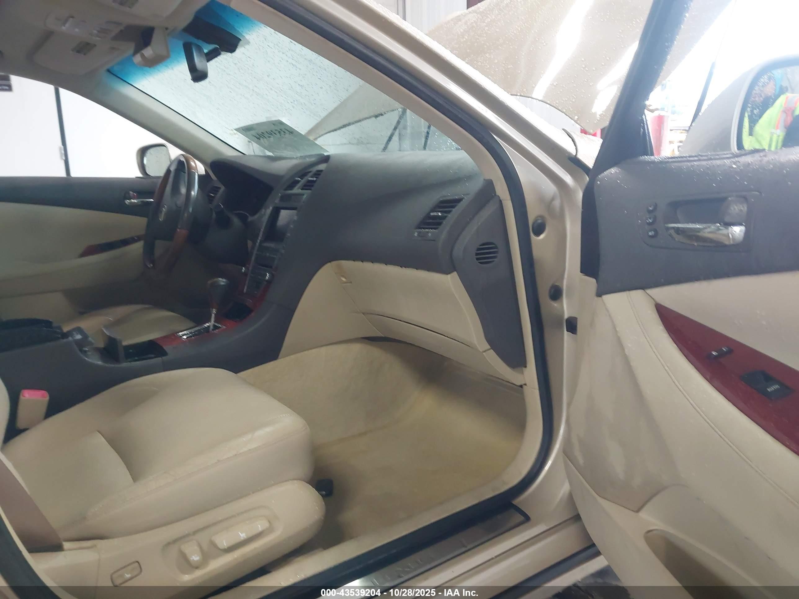 LEXUS ES image 5