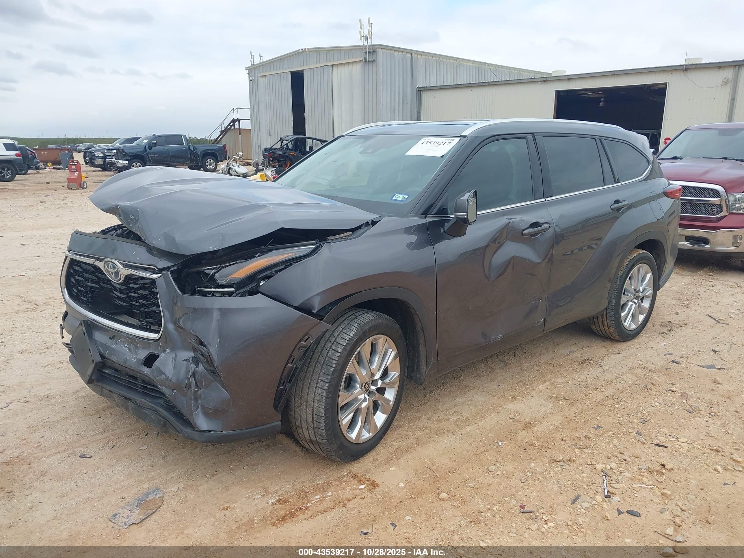 TOYOTA HIGHLANDER image 2