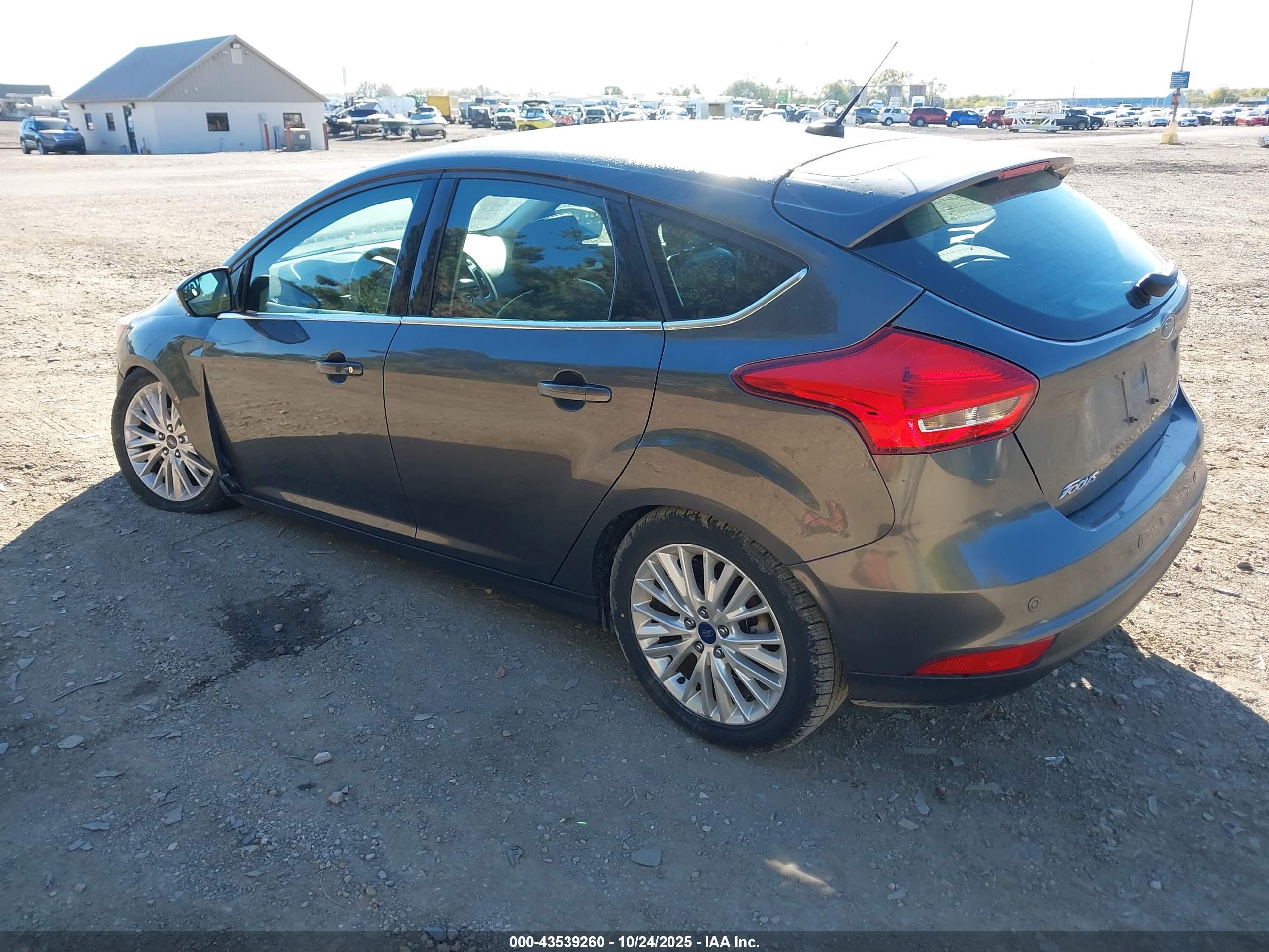 FORD FOCUS image 3