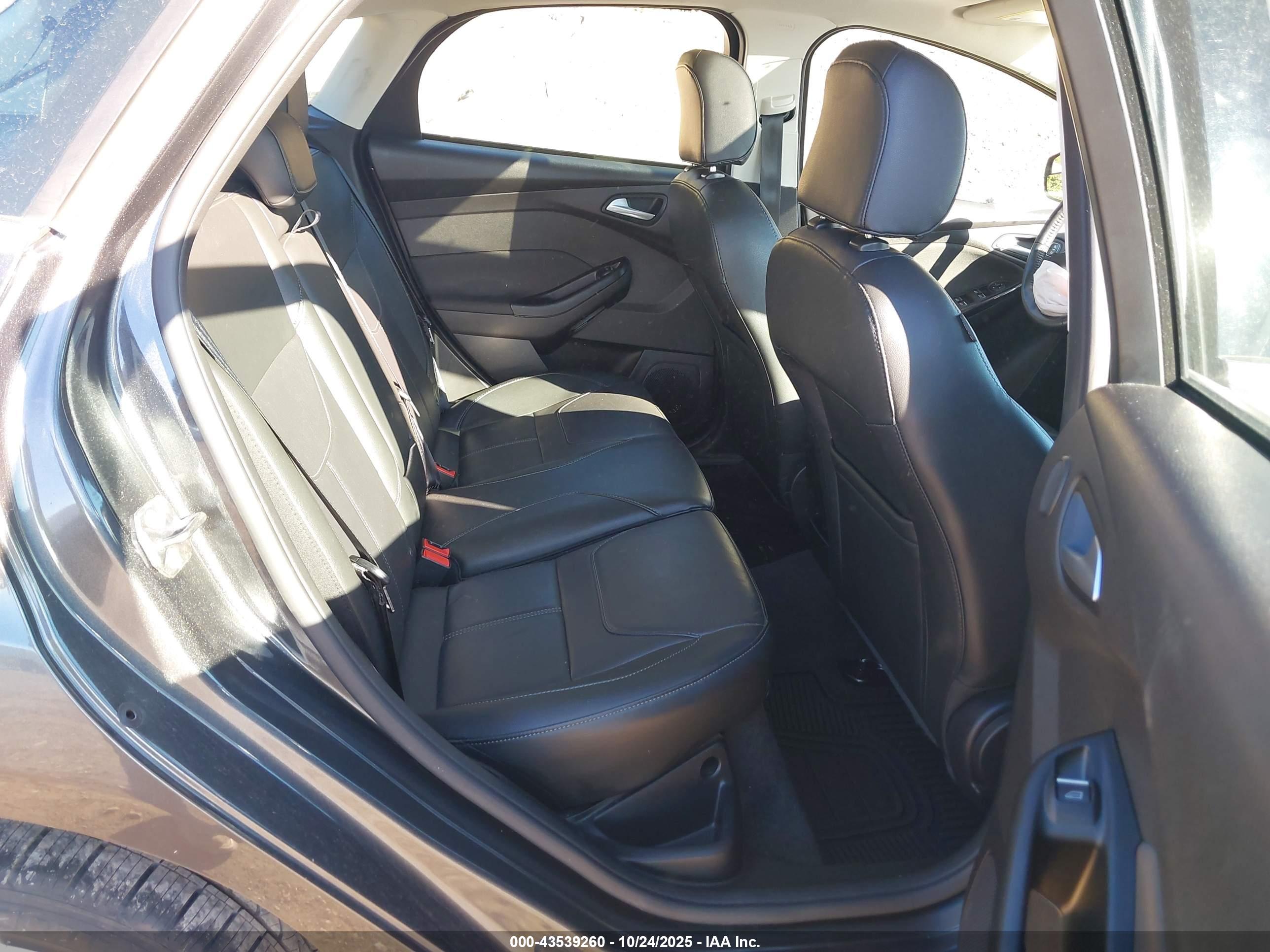 FORD FOCUS image 8