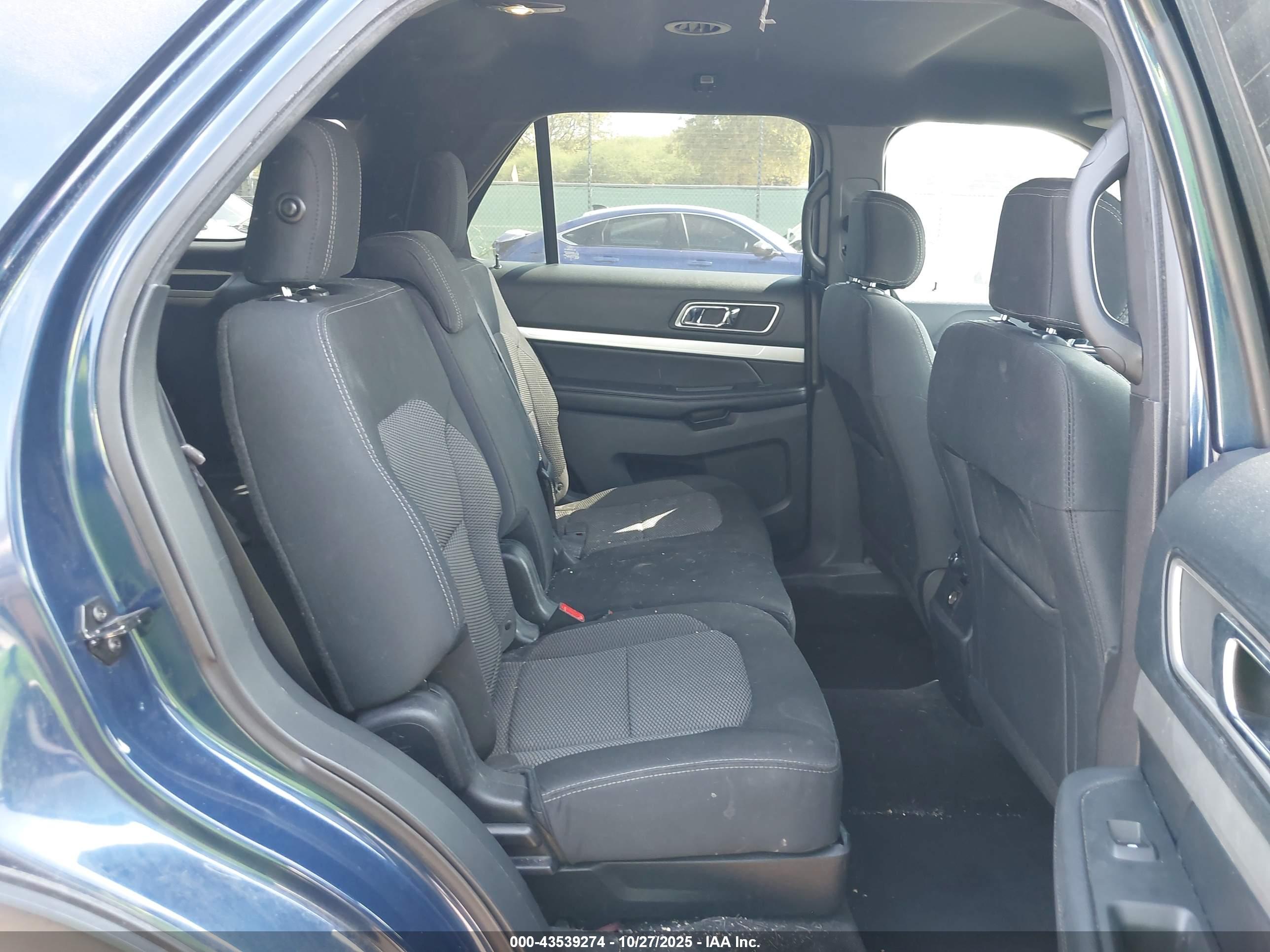 FORD EXPLORER image 8