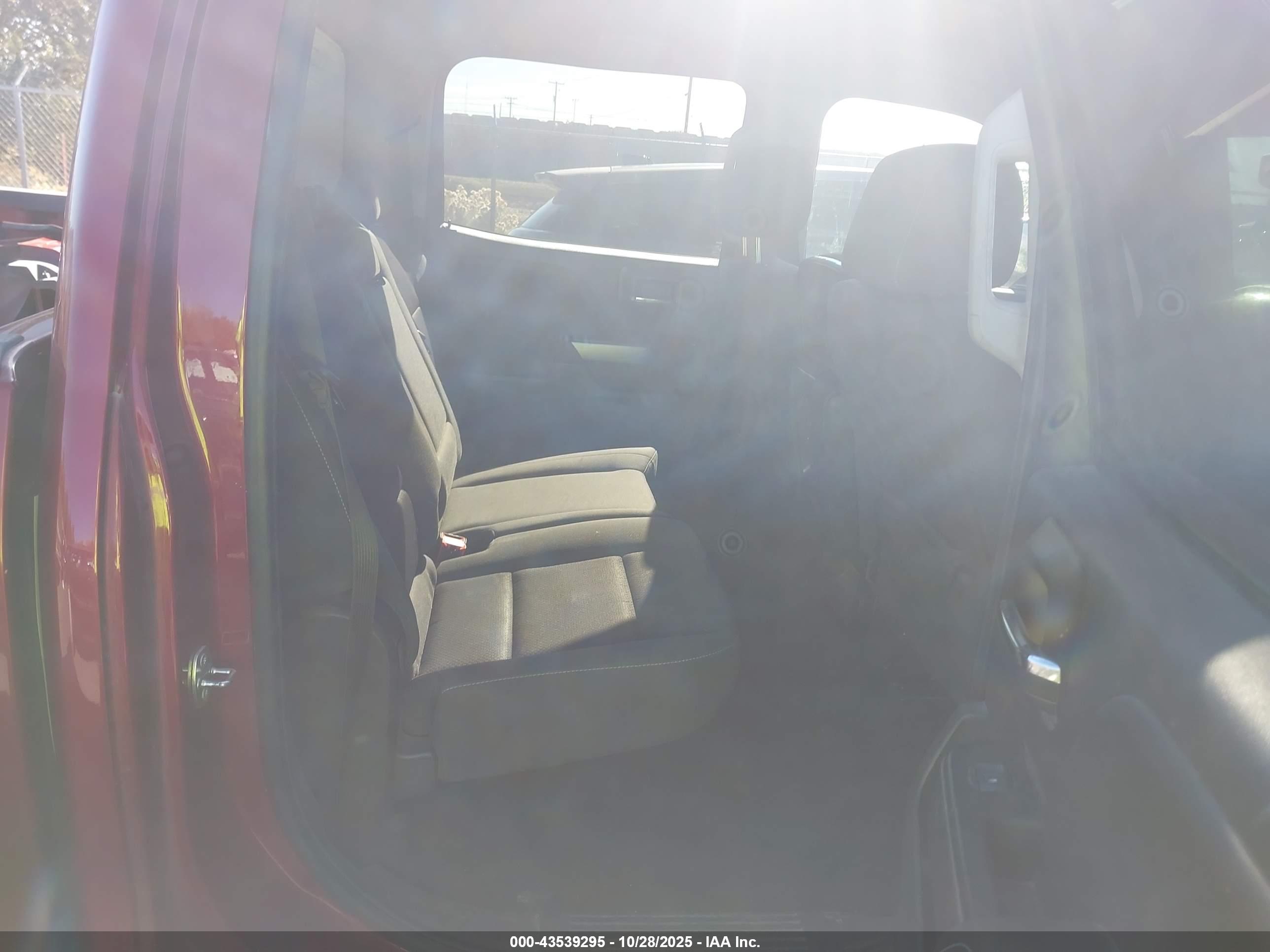 CHEVROLET SILVERADO image 8