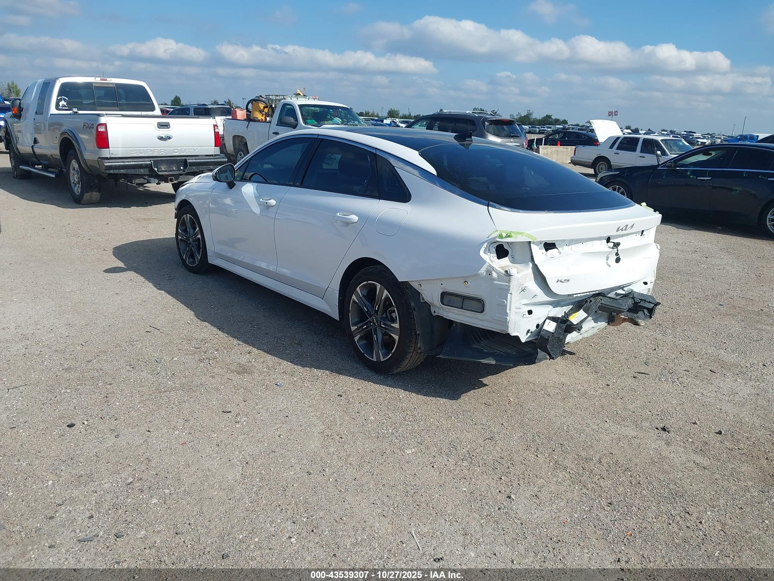 KIA K5 image 3