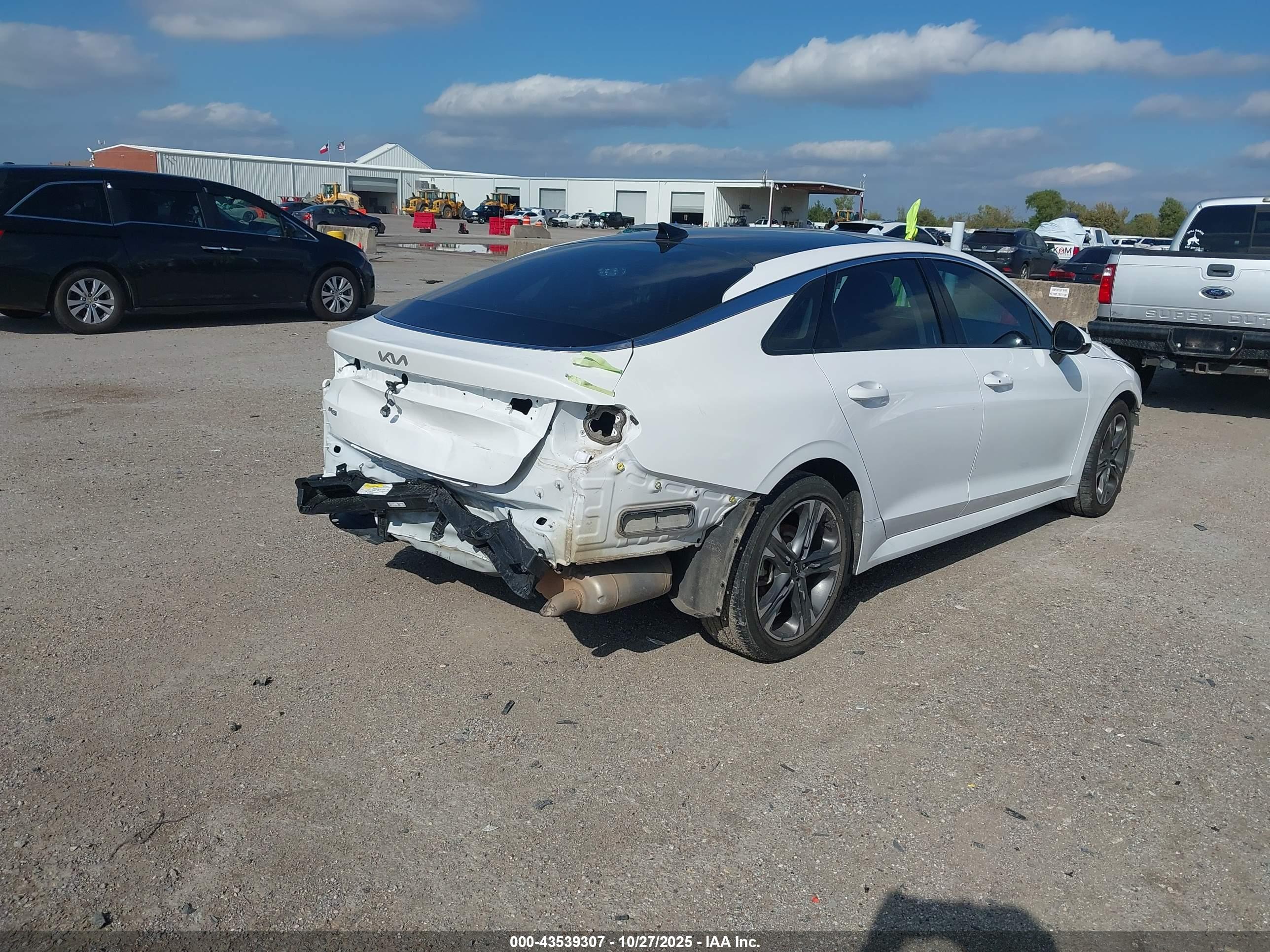 KIA K5 image 4