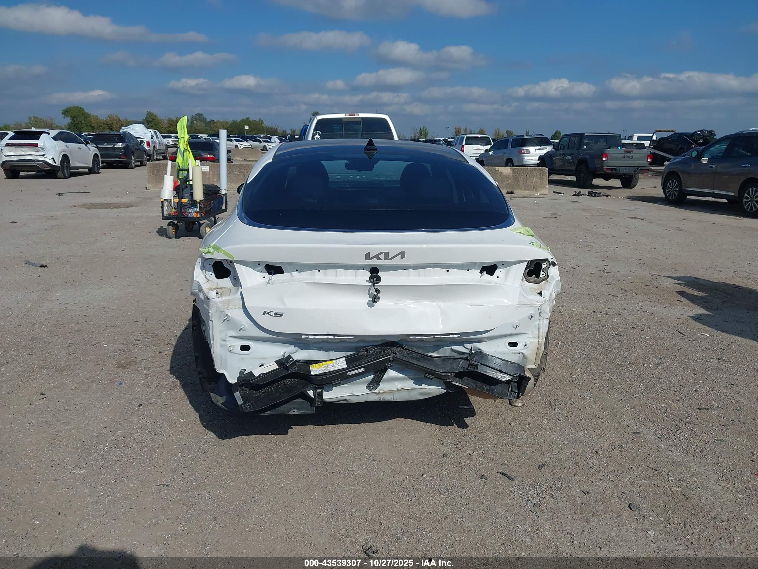 KIA K5 image 6