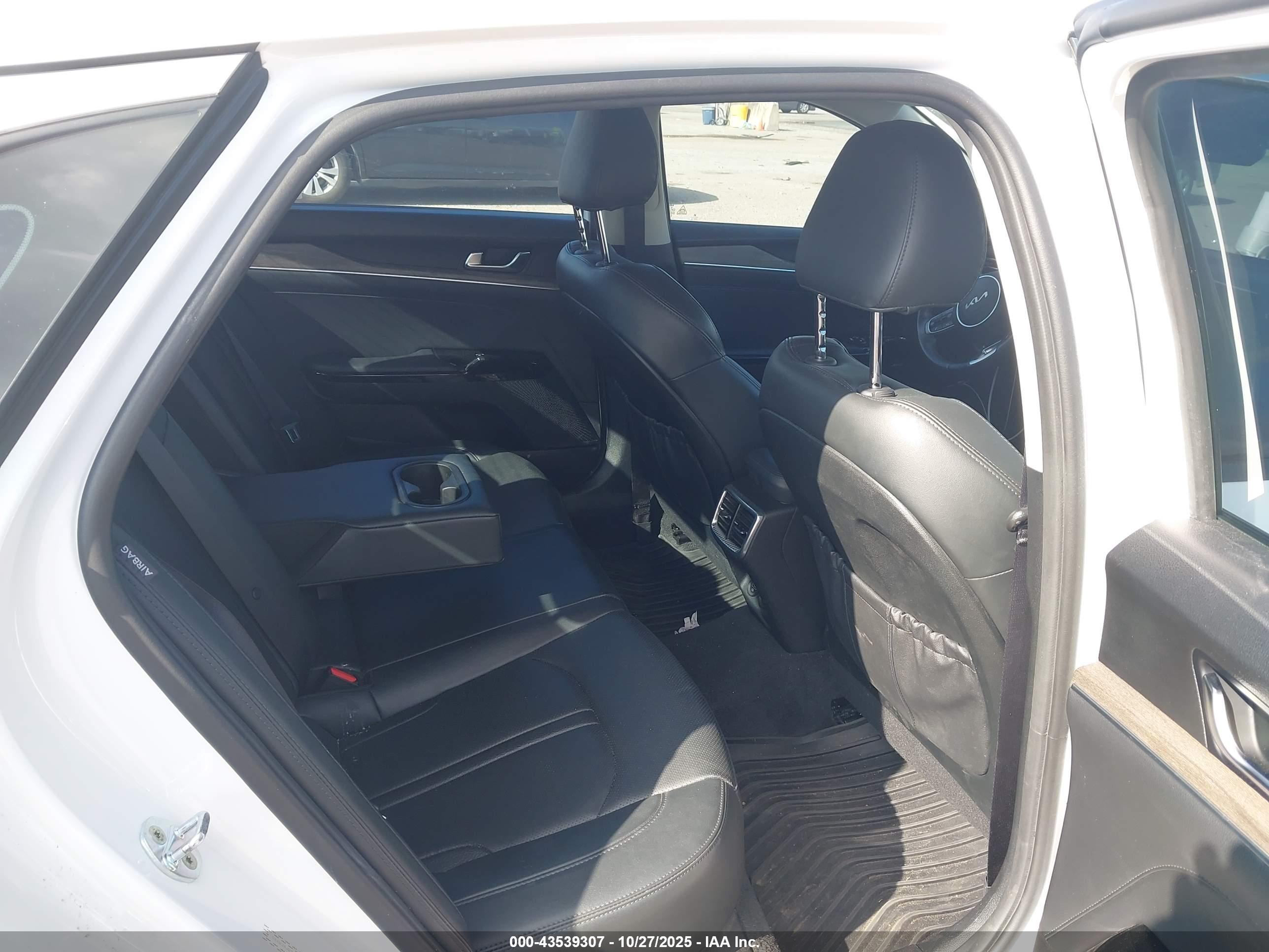 KIA K5 image 8