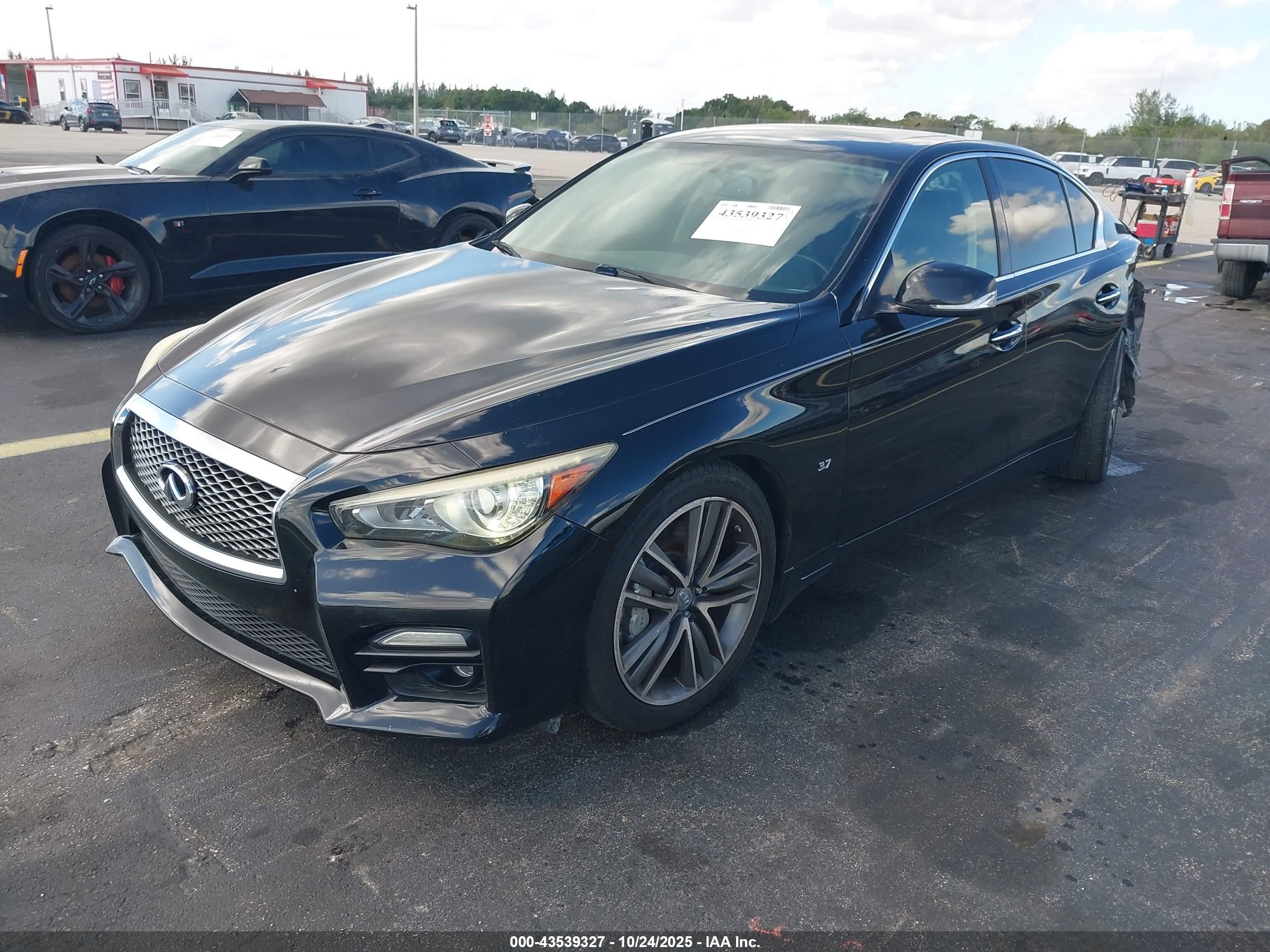 INFINITI Q50 image 2