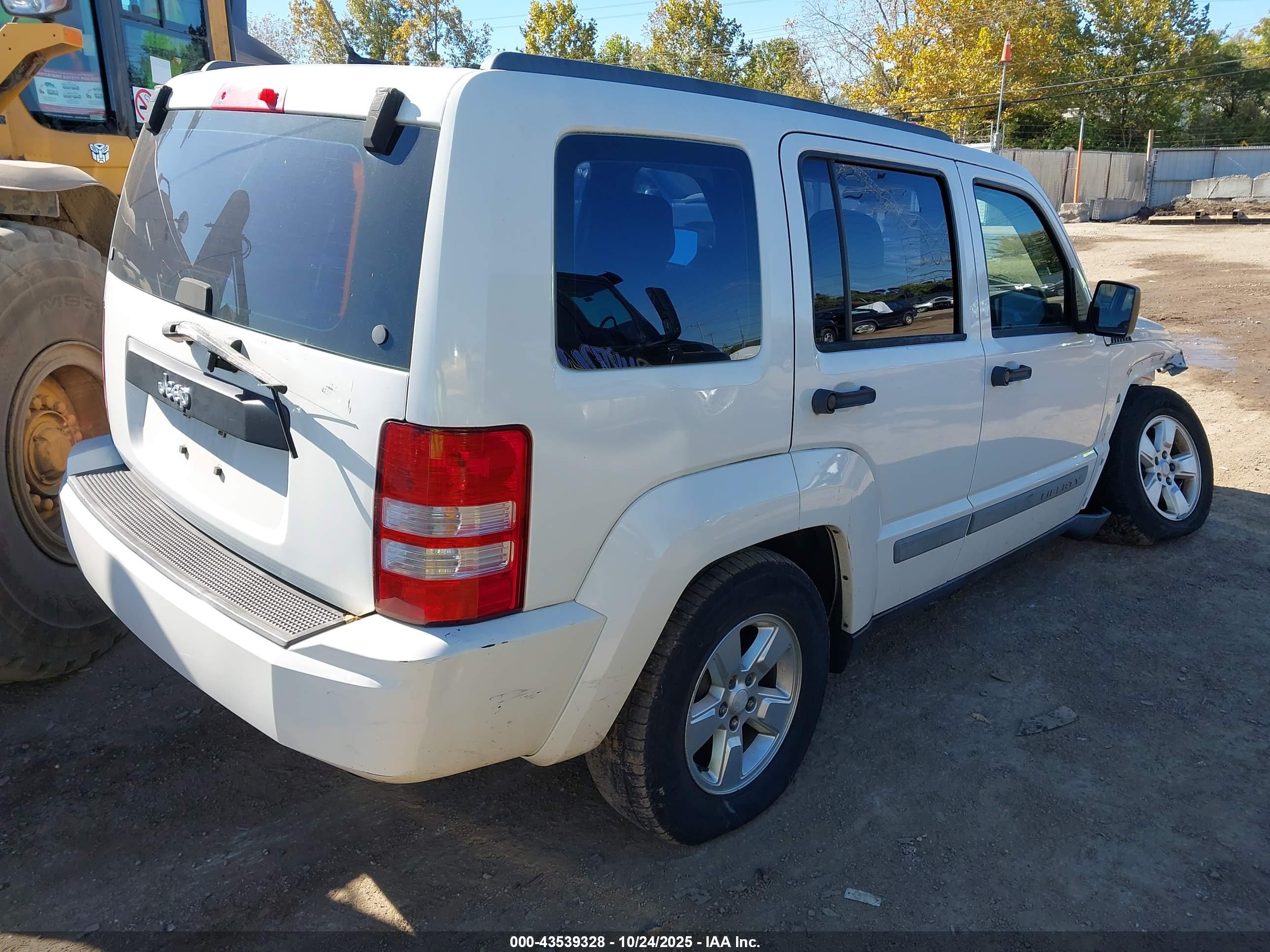 JEEP LIBERTY image 4