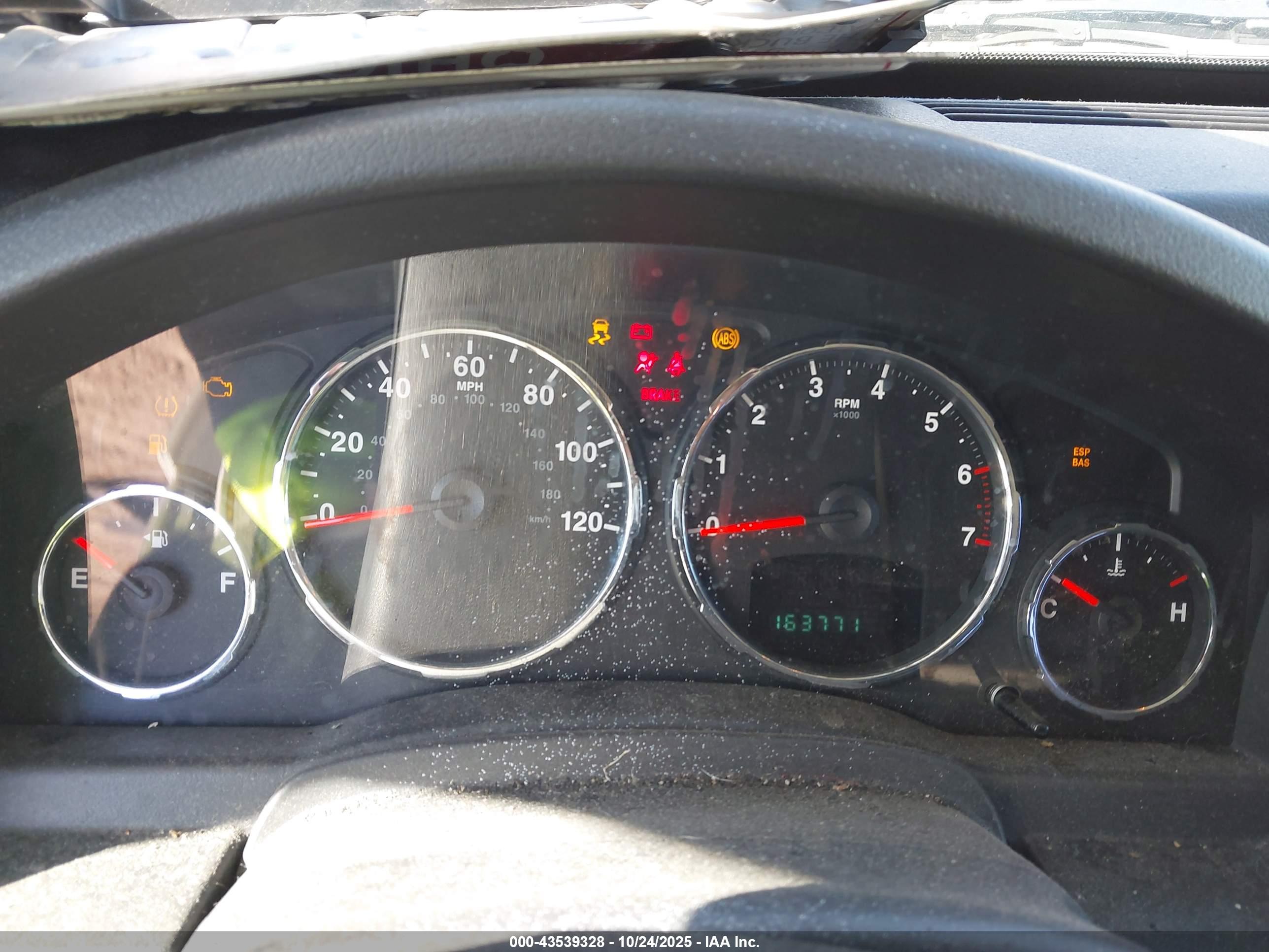 JEEP LIBERTY image 7