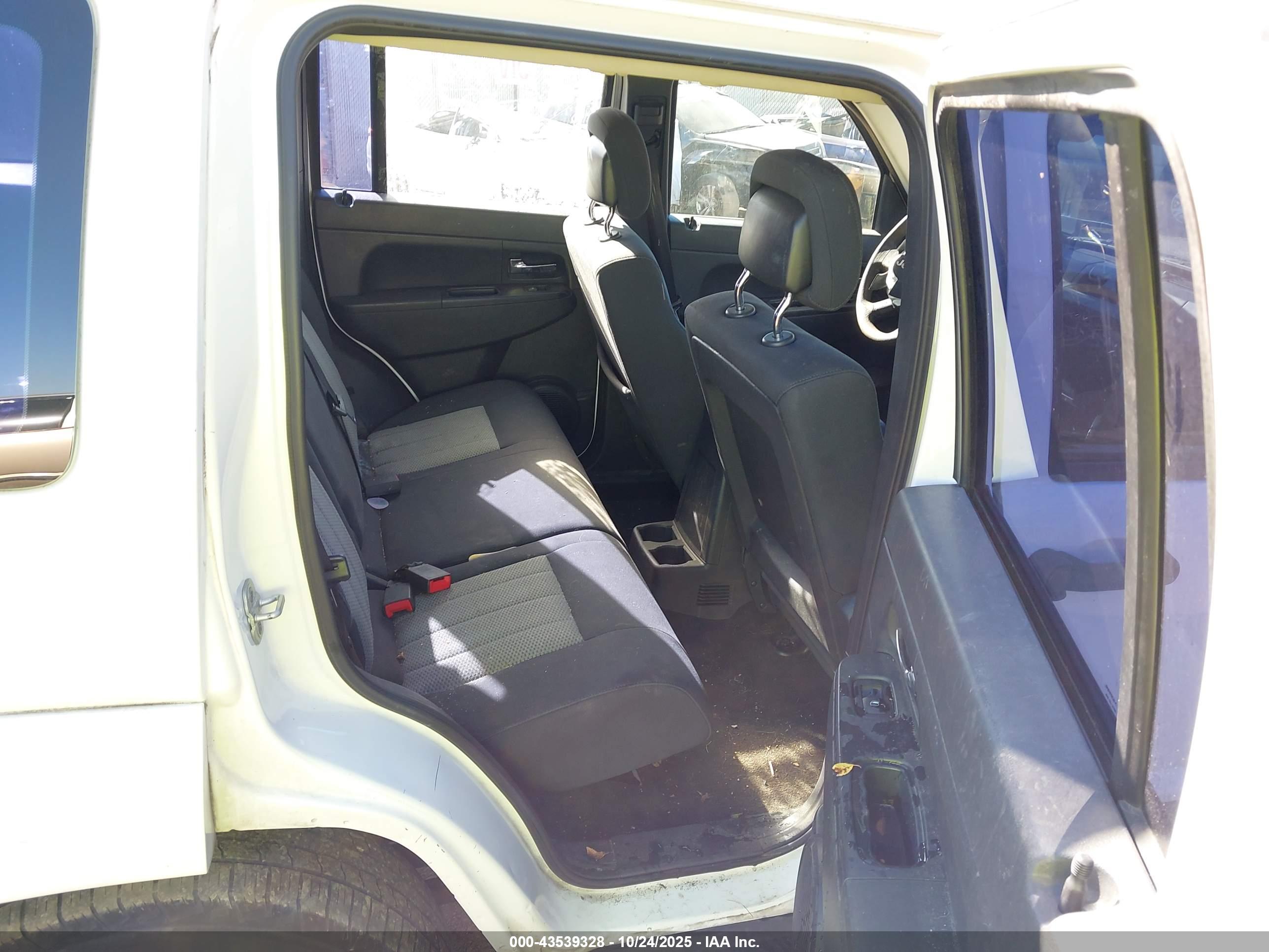 JEEP LIBERTY image 8