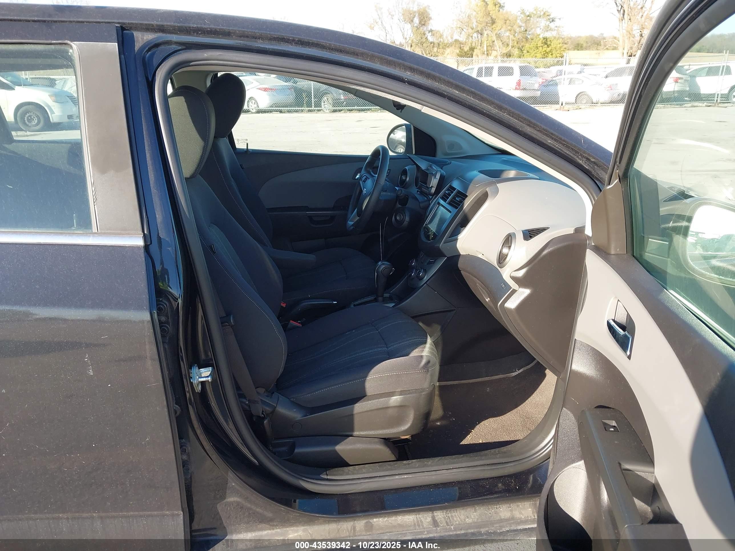 CHEVROLET SONIC image 5