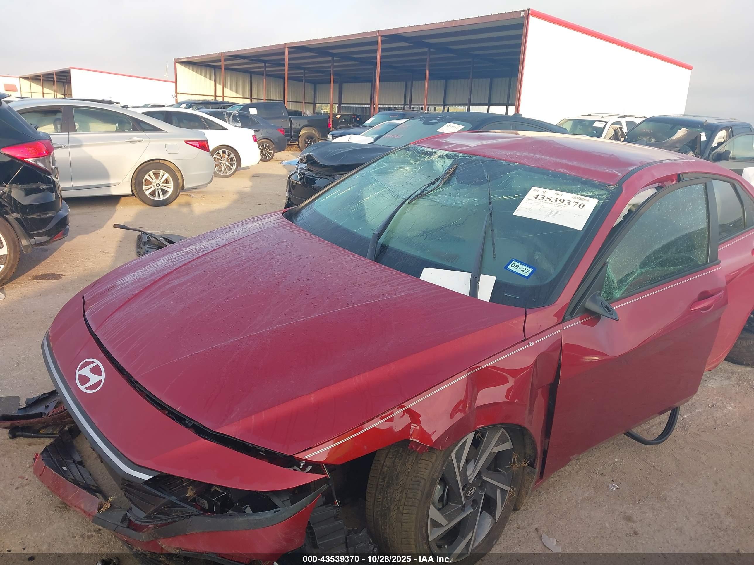 HYUNDAI ELANTRA image 6