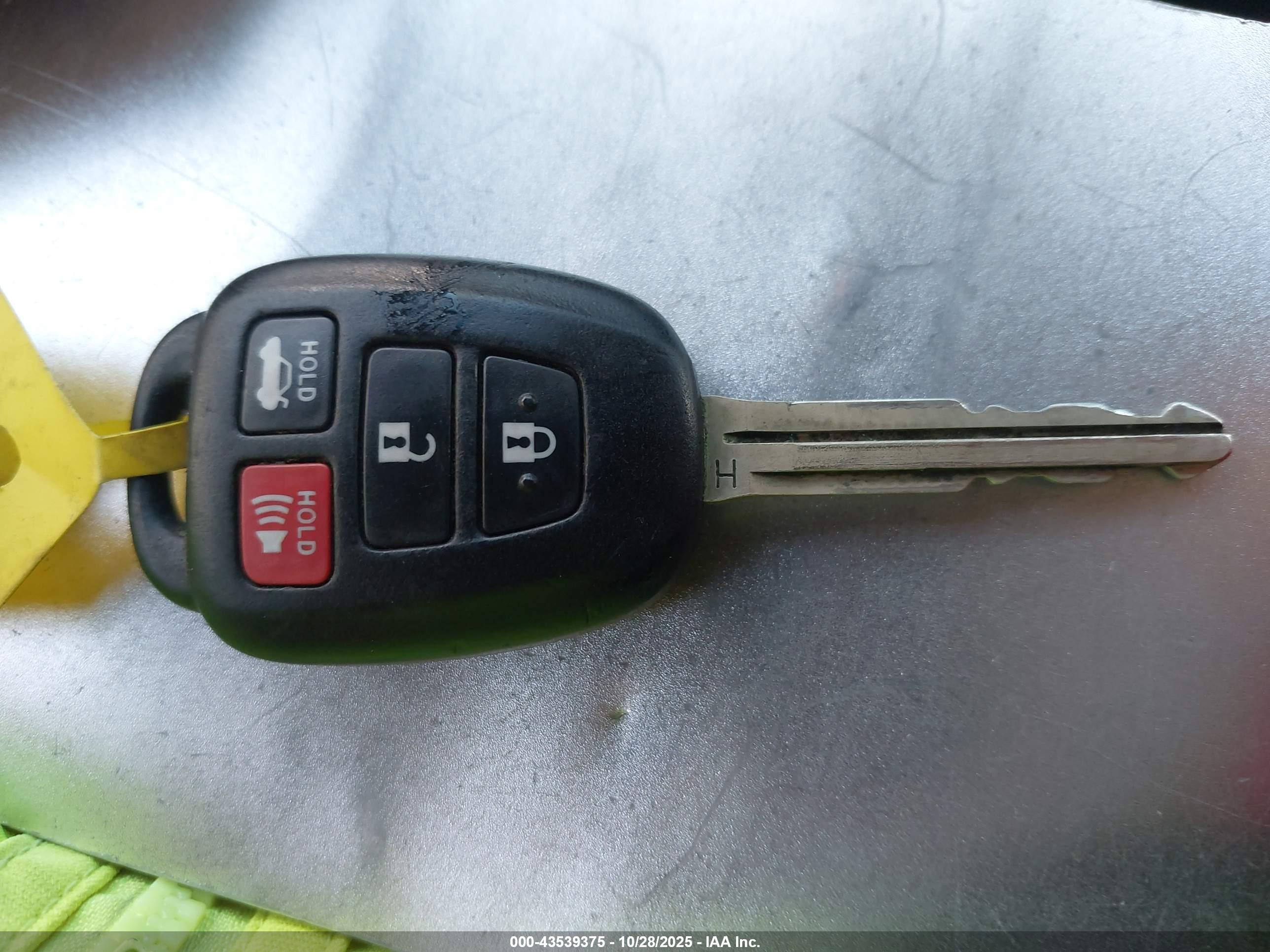 TOYOTA CAMRY image 11