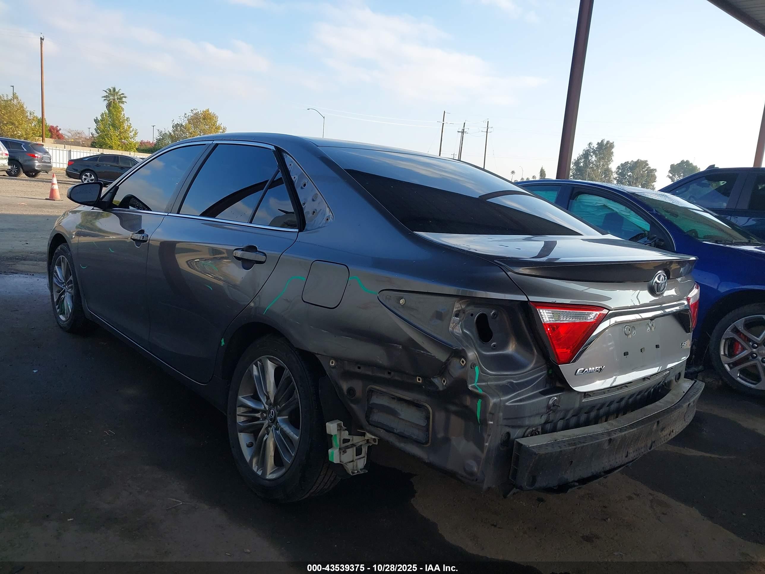 TOYOTA CAMRY image 3