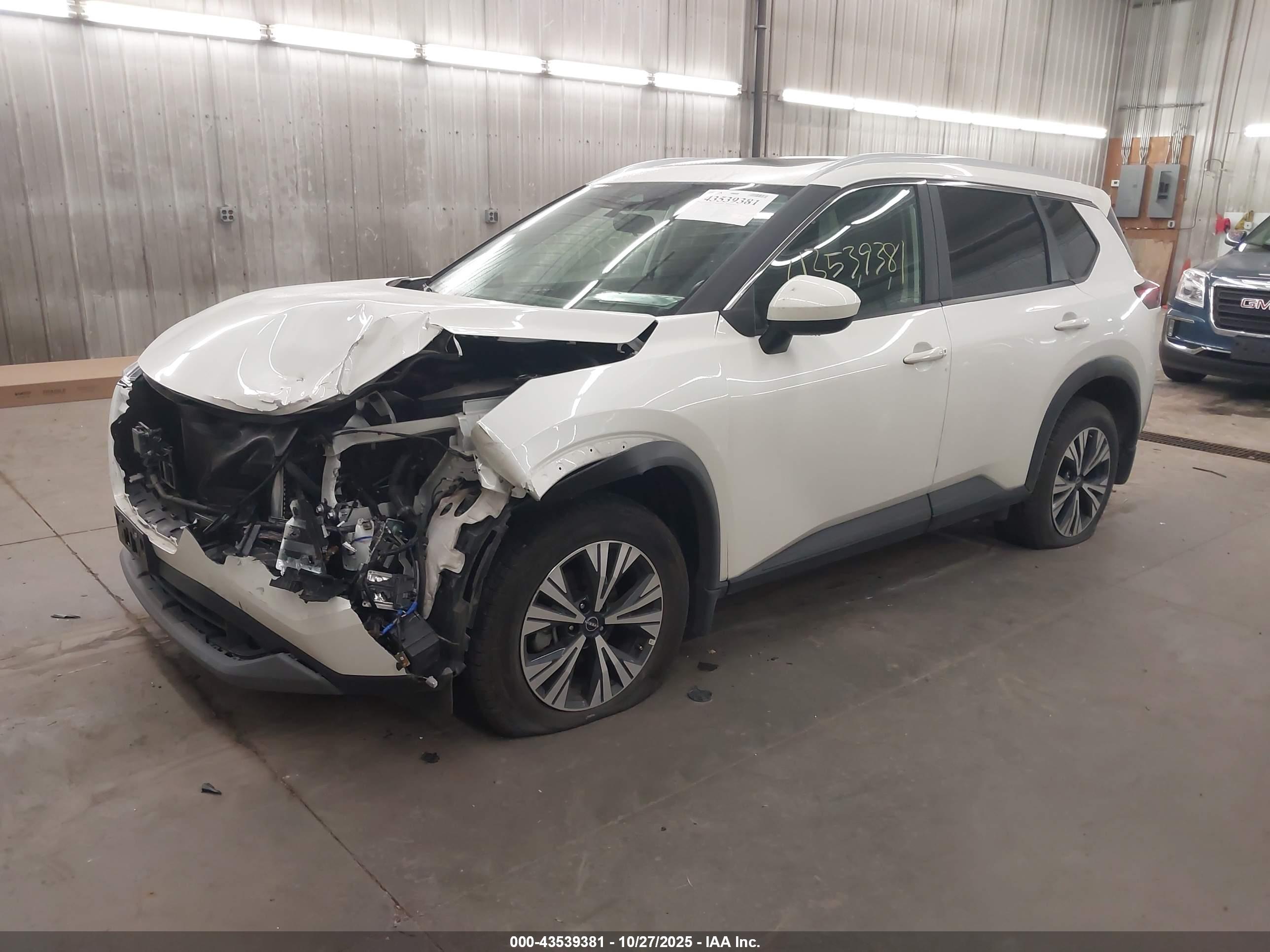 NISSAN ROGUE image 2