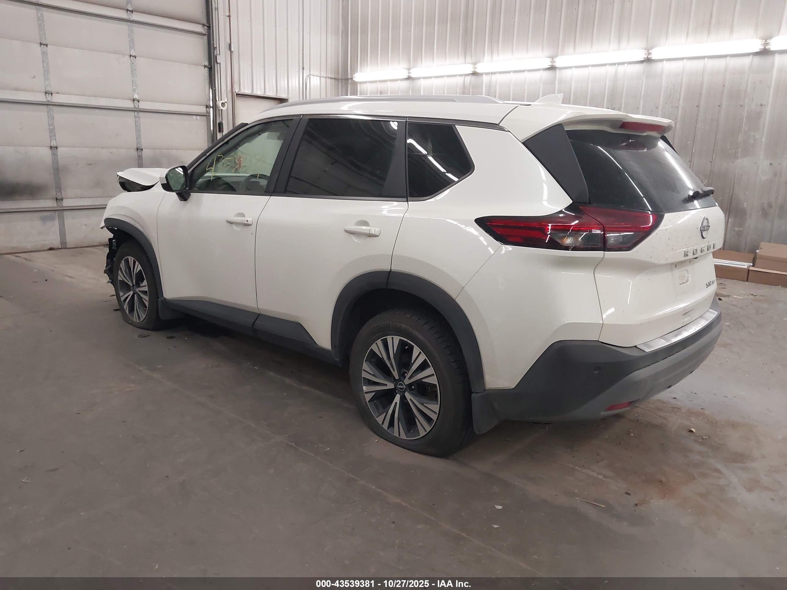 NISSAN ROGUE image 3