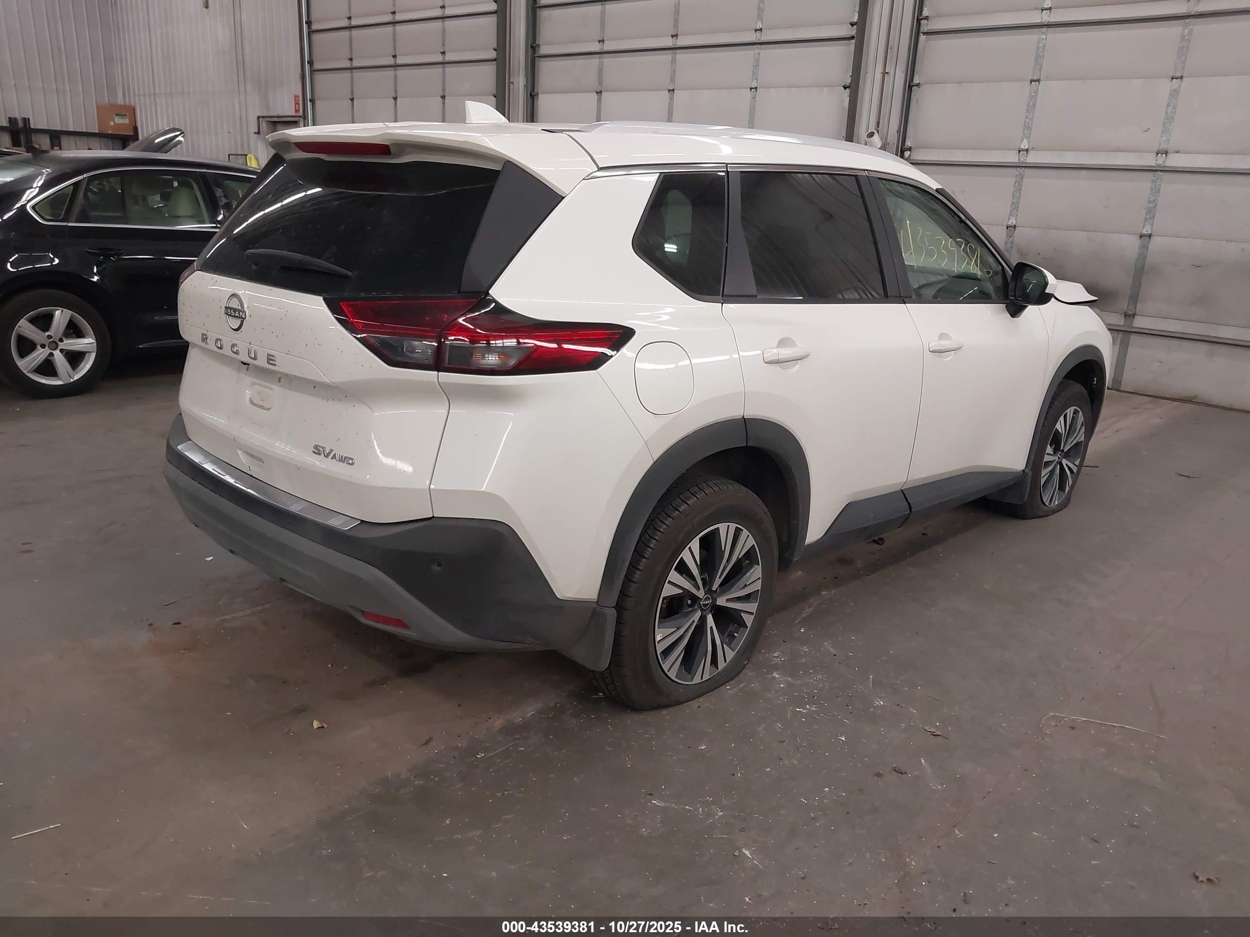NISSAN ROGUE image 4