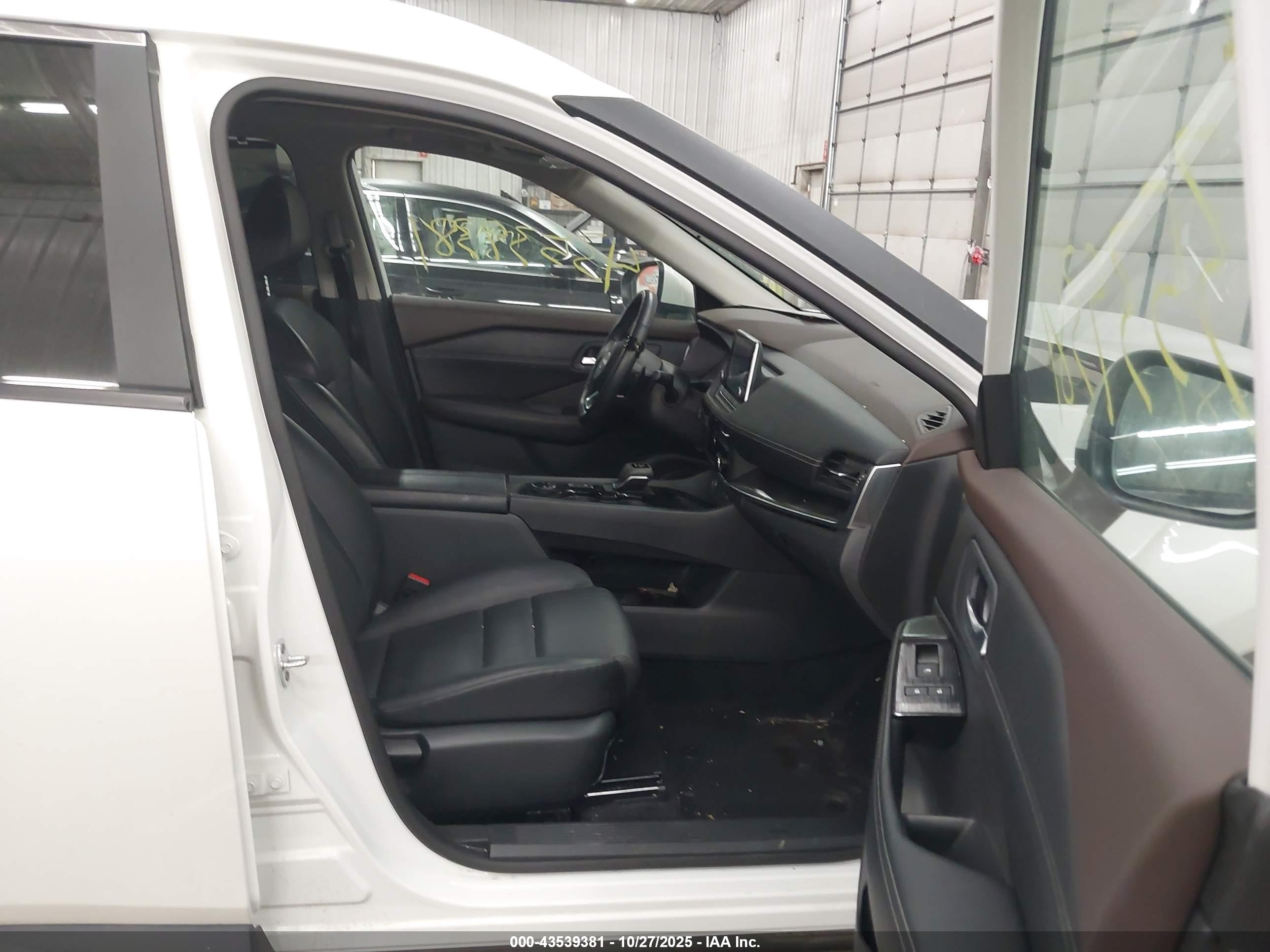 NISSAN ROGUE image 5