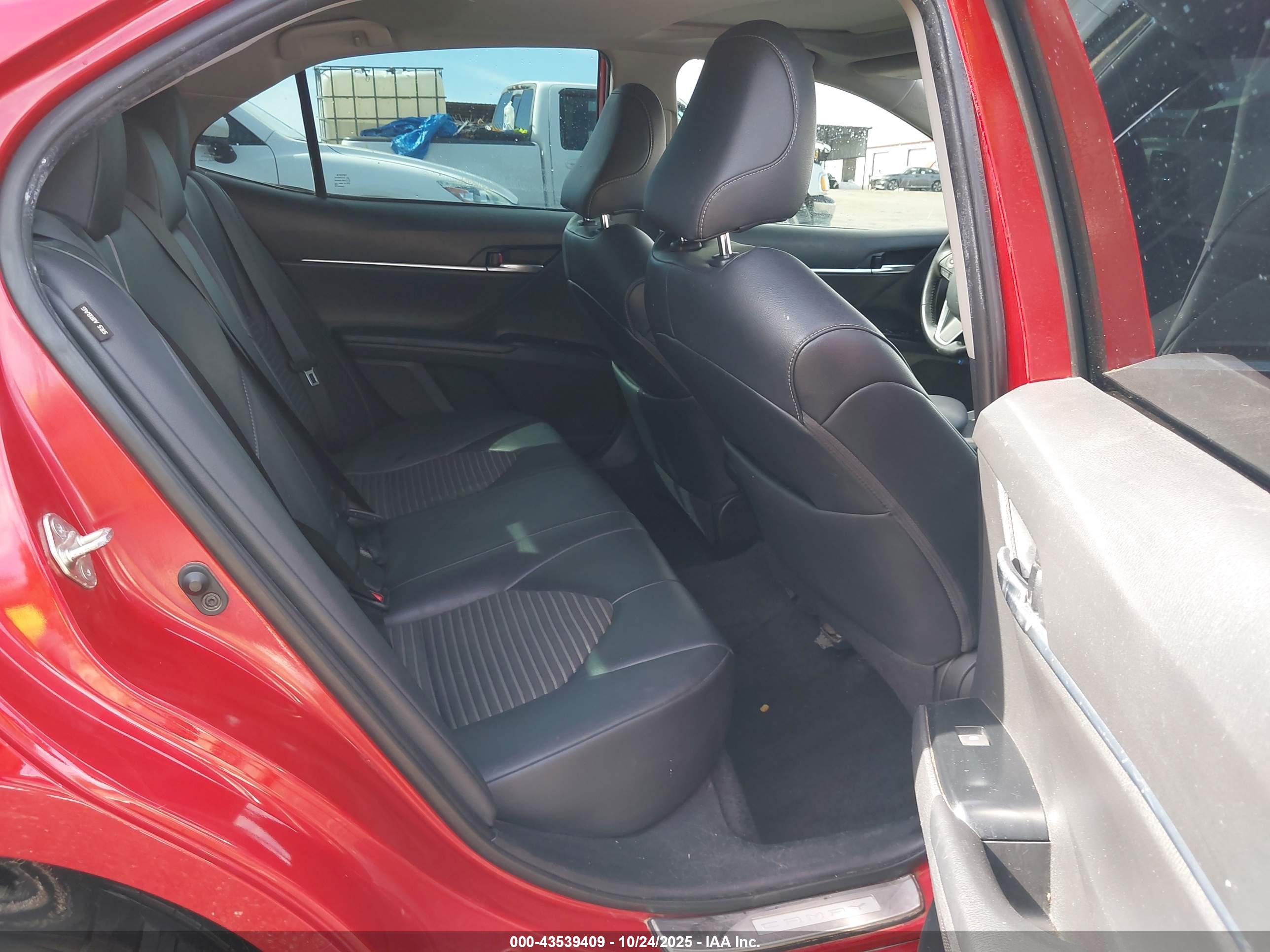 TOYOTA CAMRY image 8