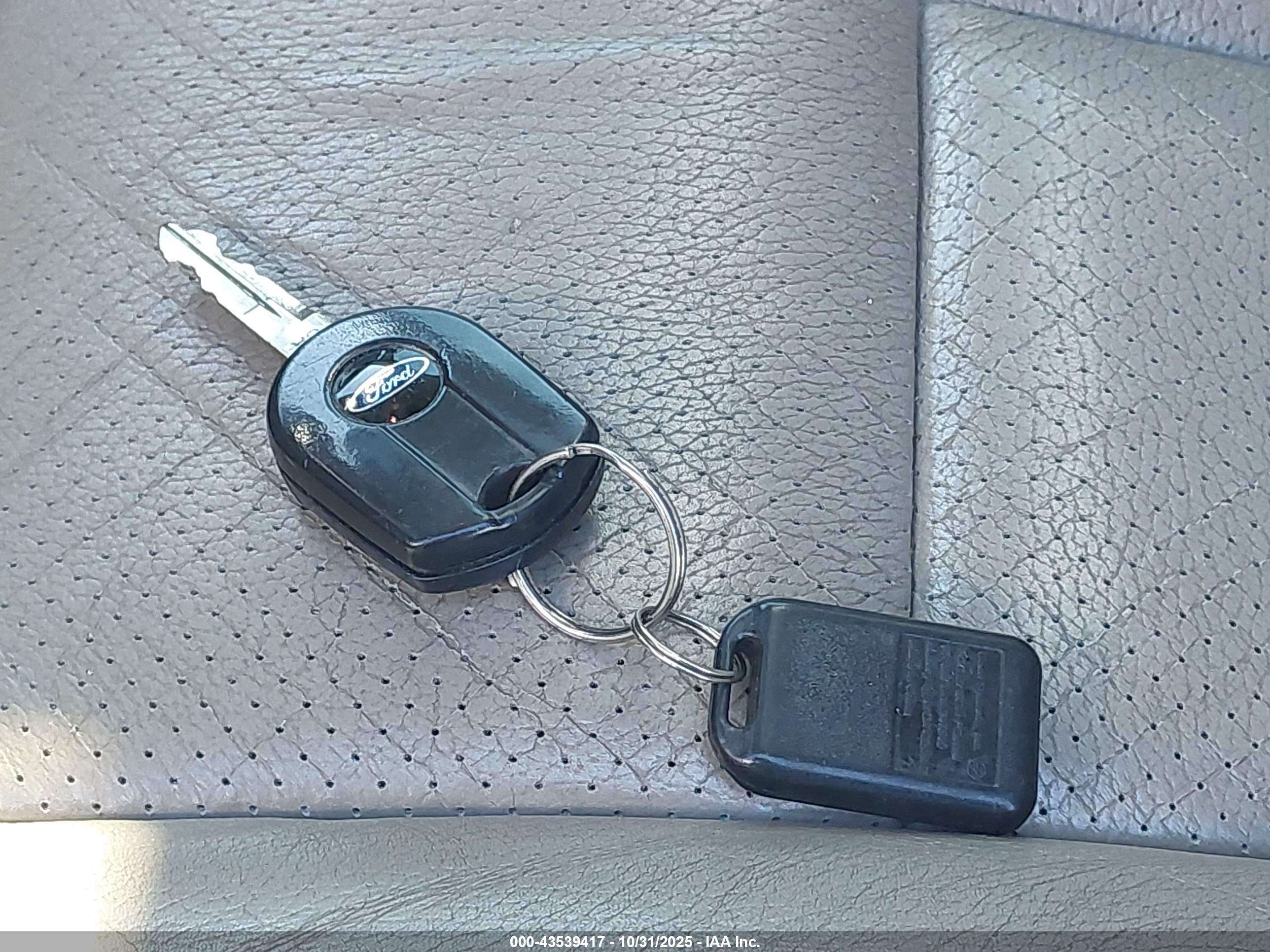 FORD EXPEDITION image 11