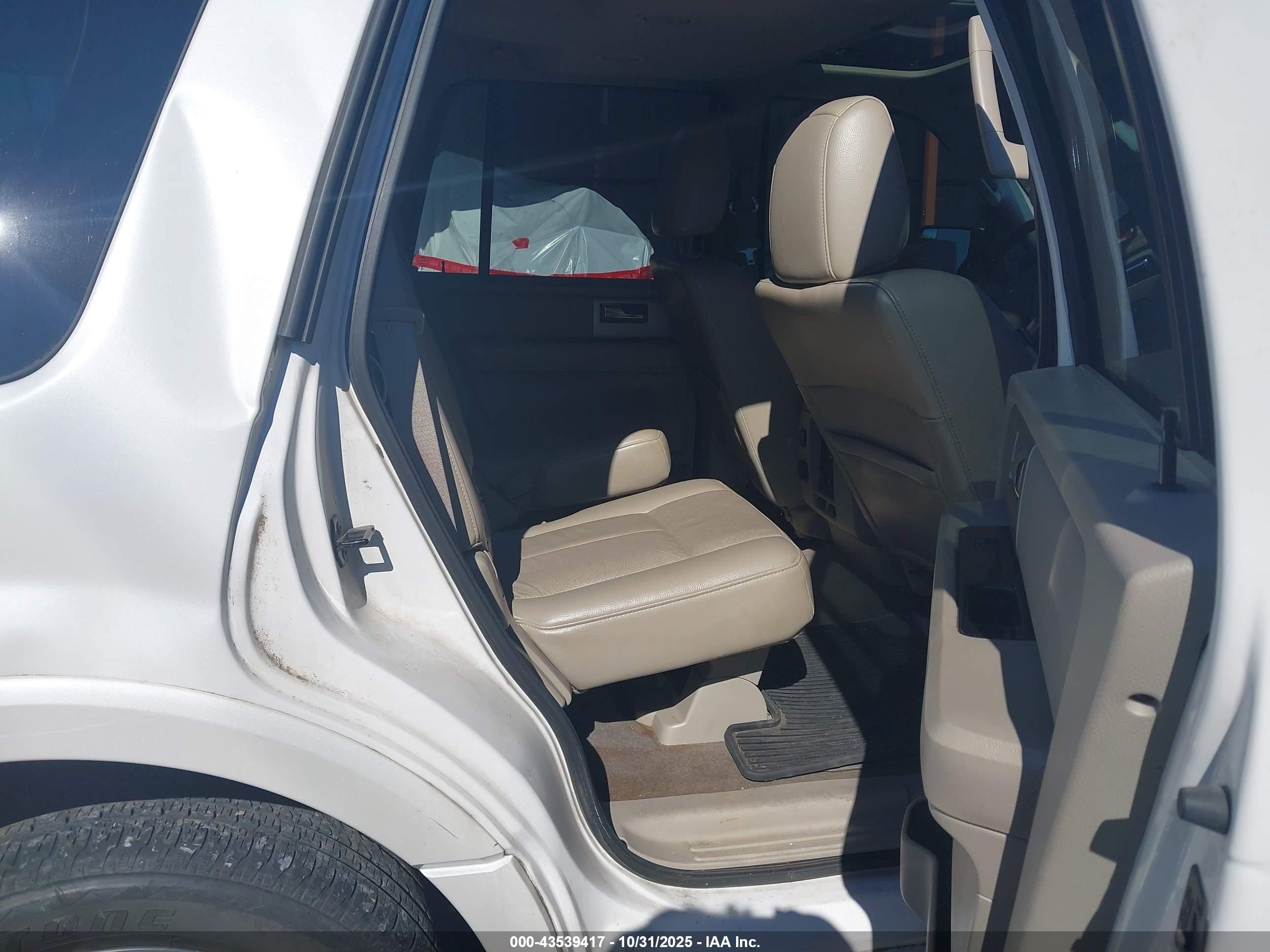FORD EXPEDITION image 8