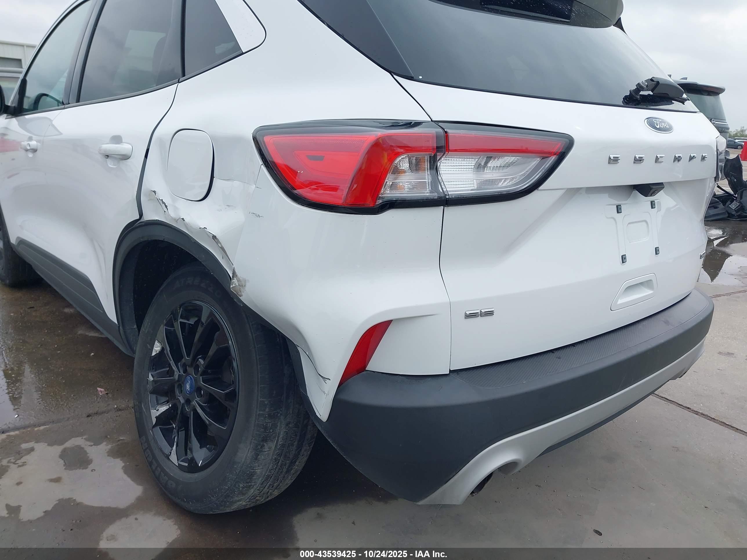 FORD ESCAPE image 6